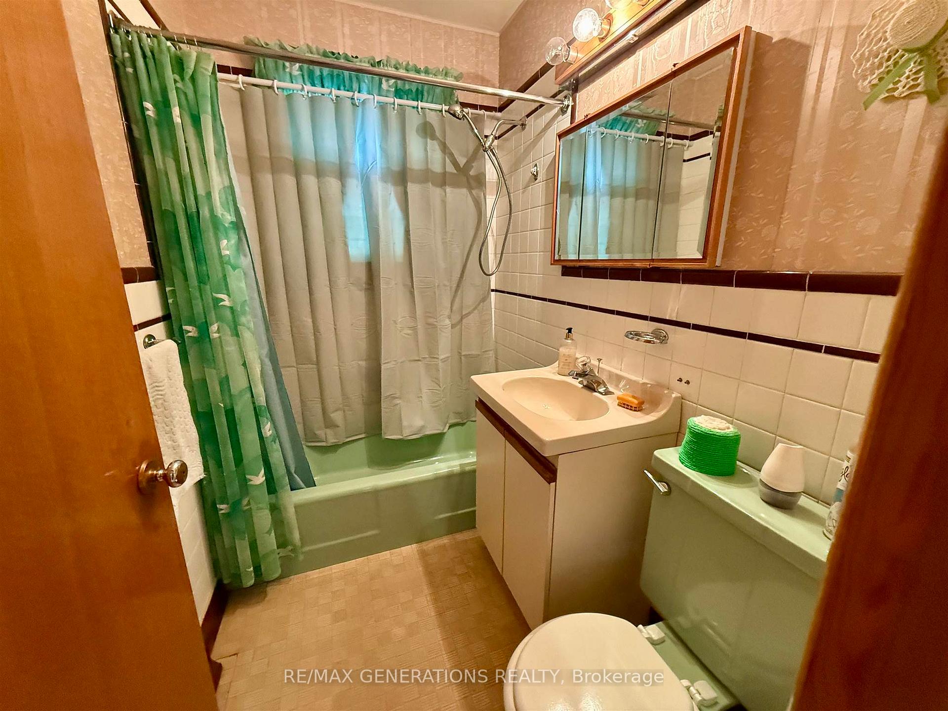 Photo 8 of 418 Heather Crescent, Thunder Bay, Green Acres — HOMEH