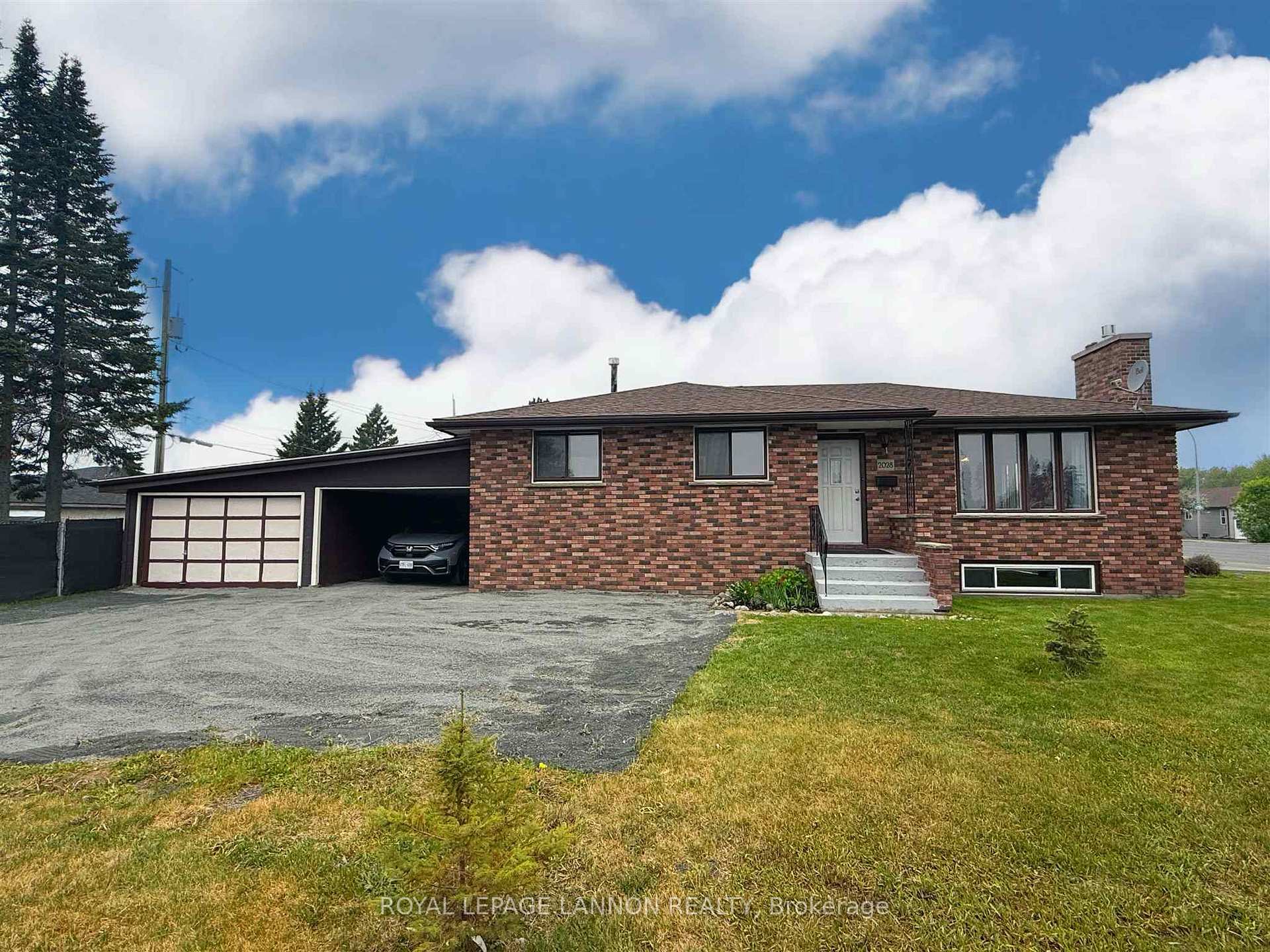 Photo 1 of 2028 Arthur Street E, Thunder Bay, Green Acres — HOMEH