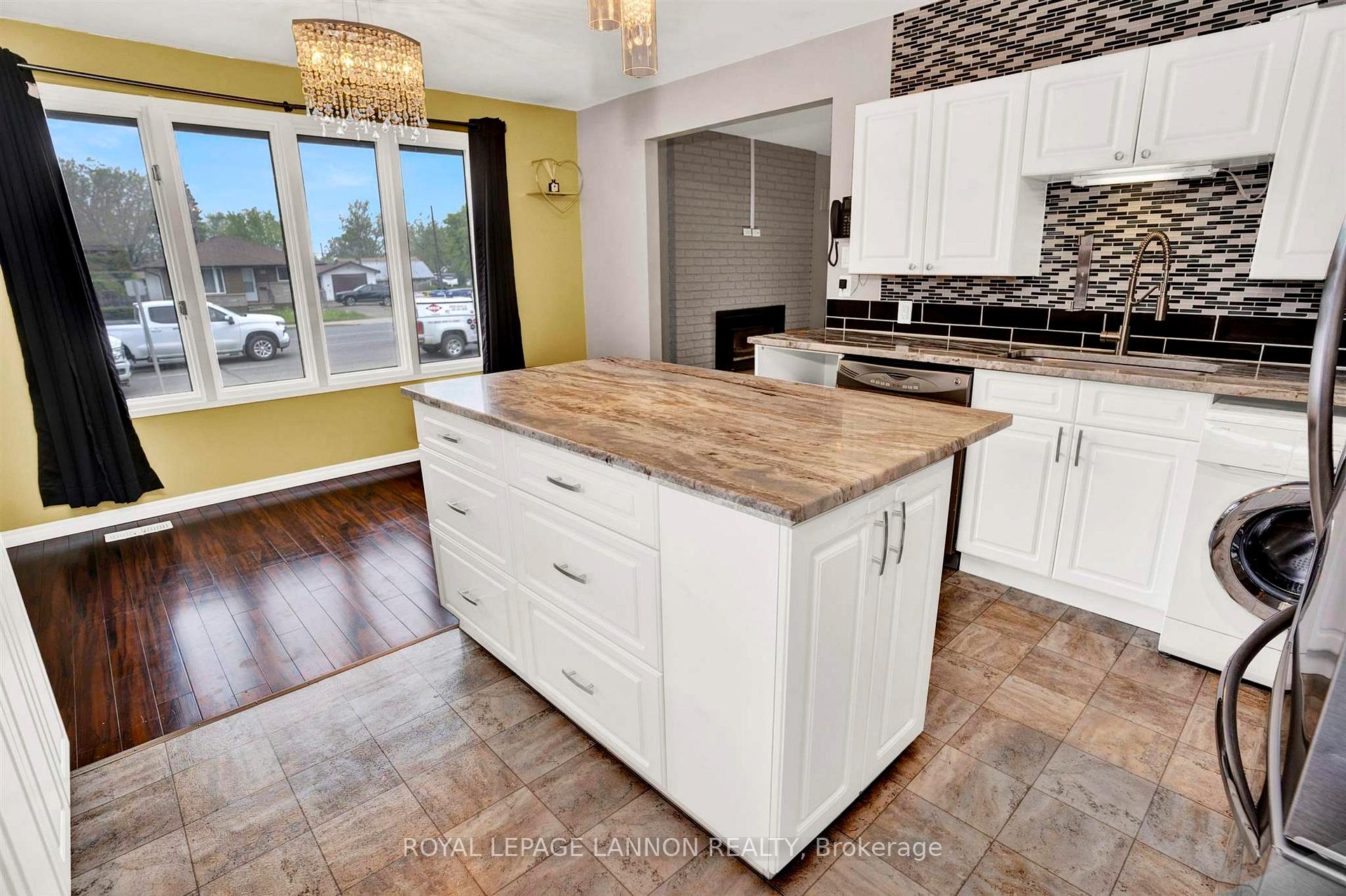 Photo 10 of 2028 Arthur Street E, Thunder Bay, Green Acres — HOMEH