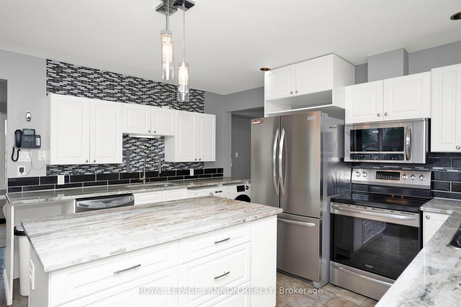 Photo 13 of 2028 Arthur Street E, Thunder Bay, Green Acres — HOMEH