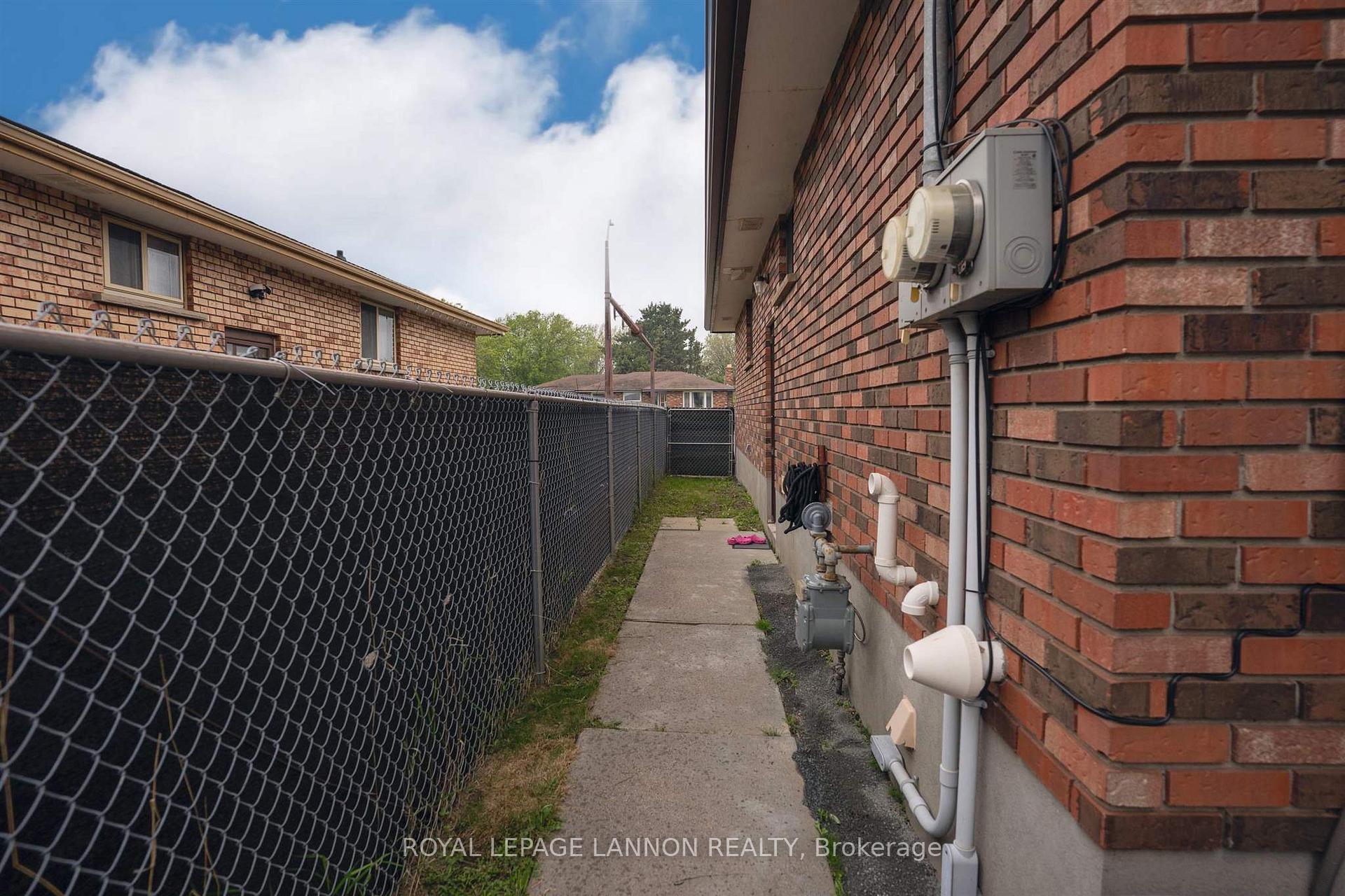 Photo 42 of 2028 Arthur Street E, Thunder Bay, Green Acres — HOMEH