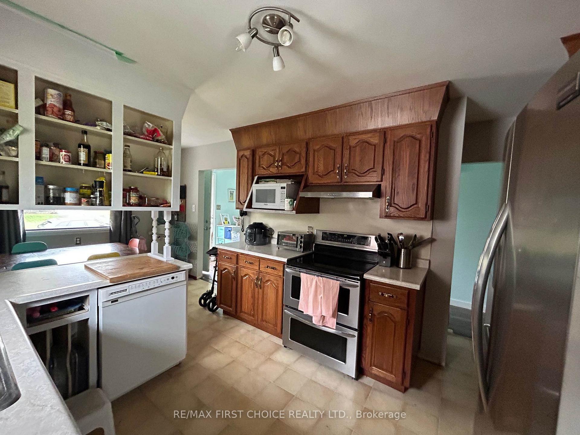 Photo 2 of 104 Penfold Street, Thunder Bay, Shuniah — HOMEH