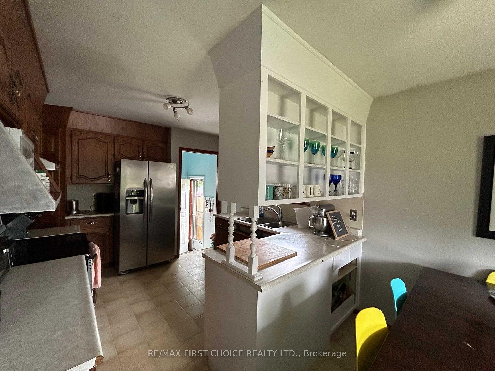 Photo 3 of 104 Penfold Street, Thunder Bay, Shuniah — HOMEH
