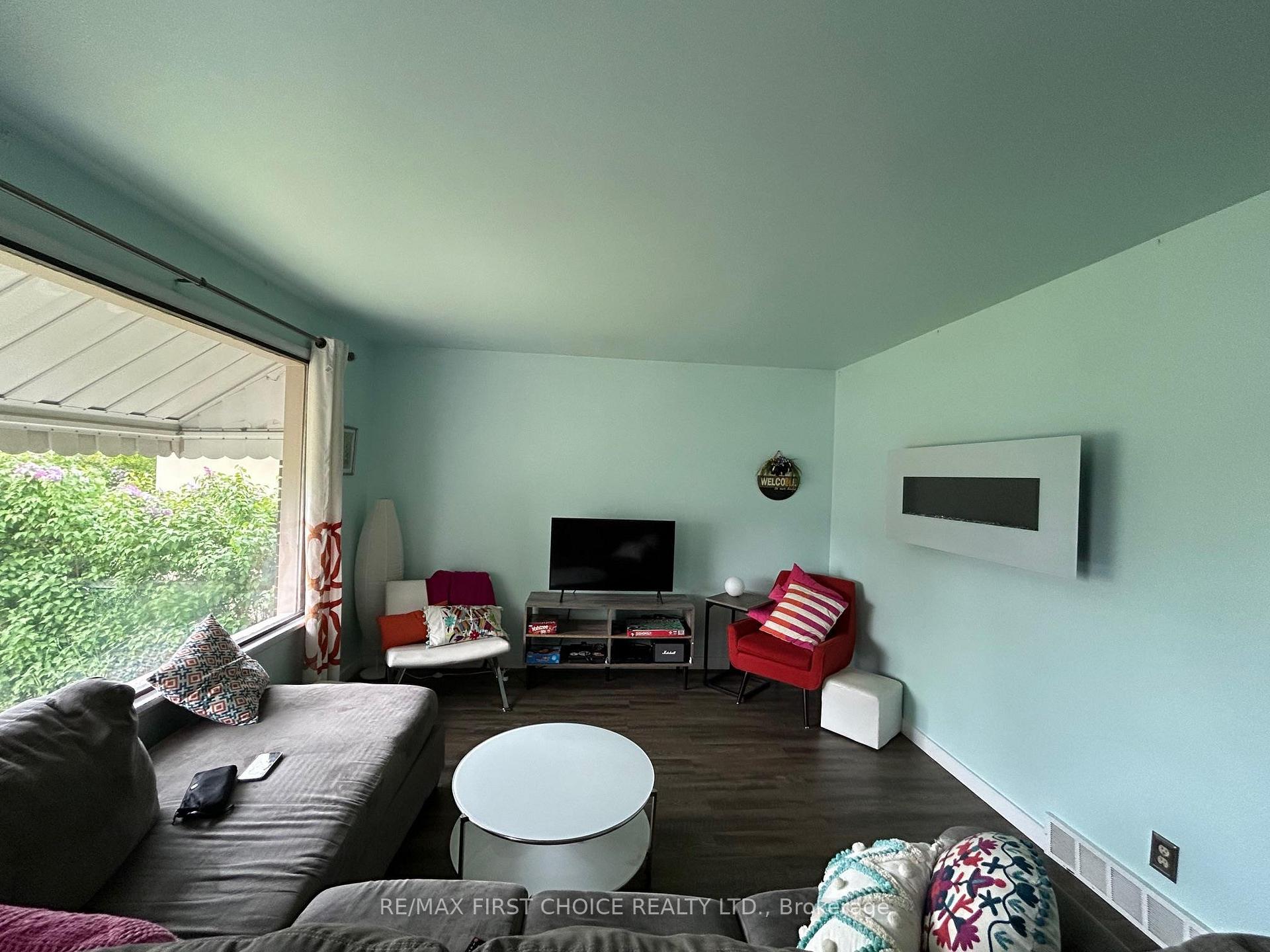 Photo 5 of 104 Penfold Street, Thunder Bay, Shuniah — HOMEH