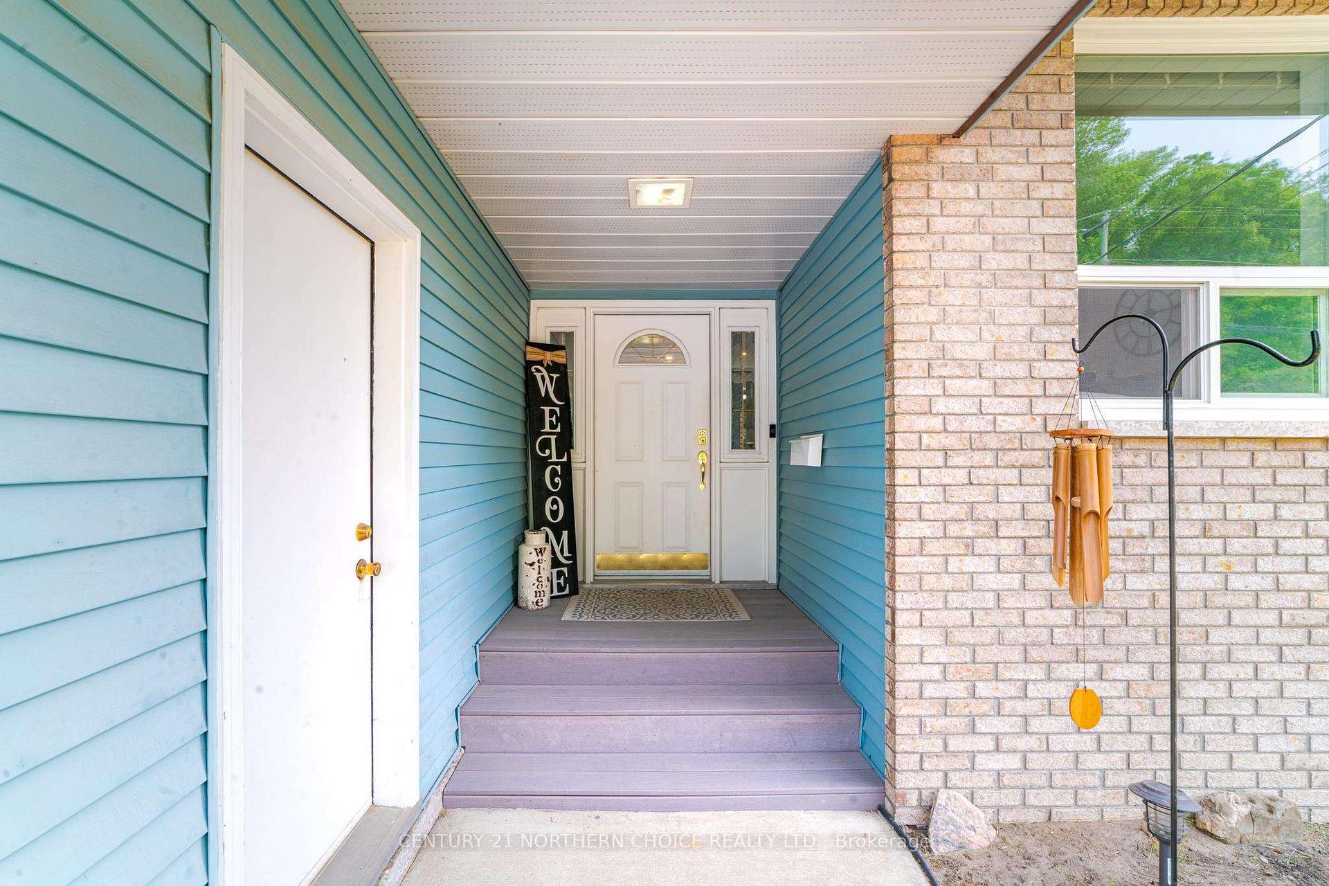 Photo 3 of 519 Eighth Avenue S, Kenora, Lakeside — HOMEH