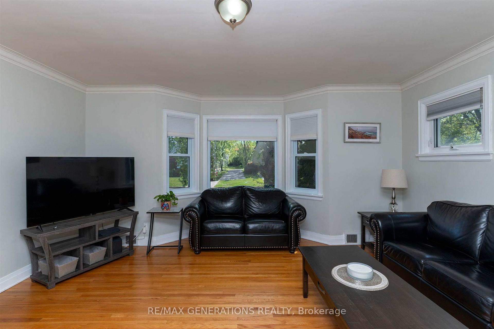 Photo 3 of 531 Hyde Park Avenue, Thunder Bay, Hyde Park — HOMEH