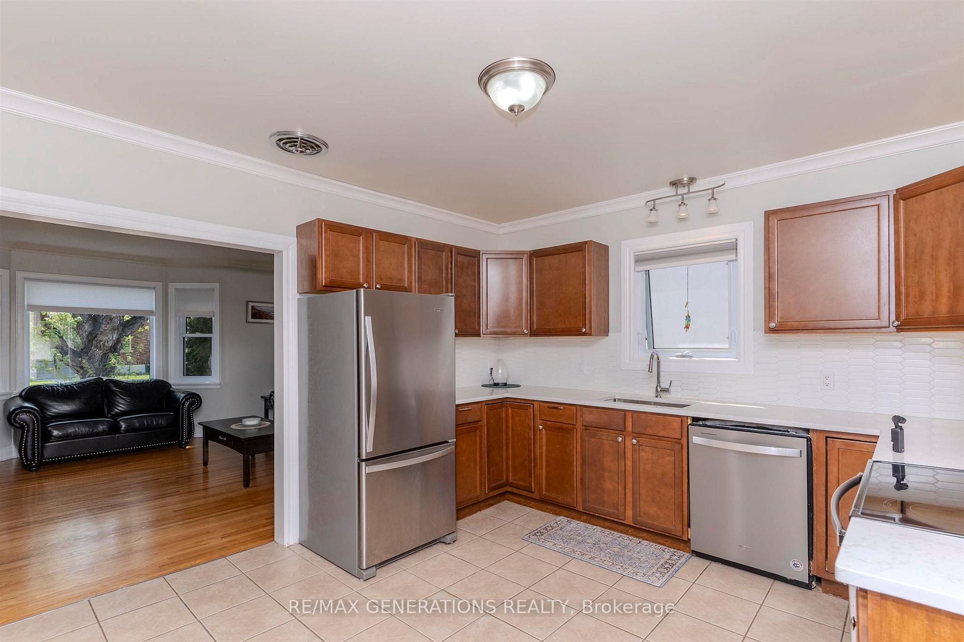 Photo 10 of 531 Hyde Park Avenue, Thunder Bay, Hyde Park — HOMEH