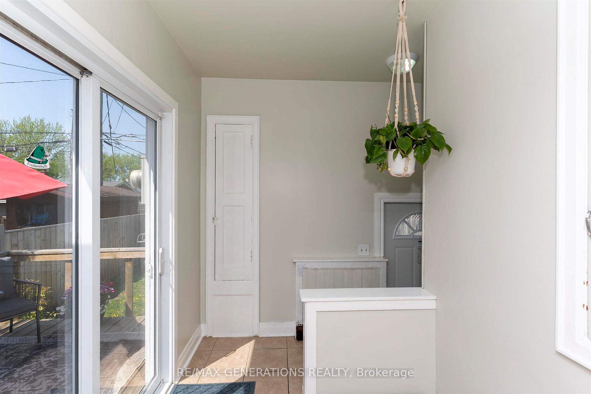 Photo 11 of 531 Hyde Park Avenue, Thunder Bay, Hyde Park — HOMEH