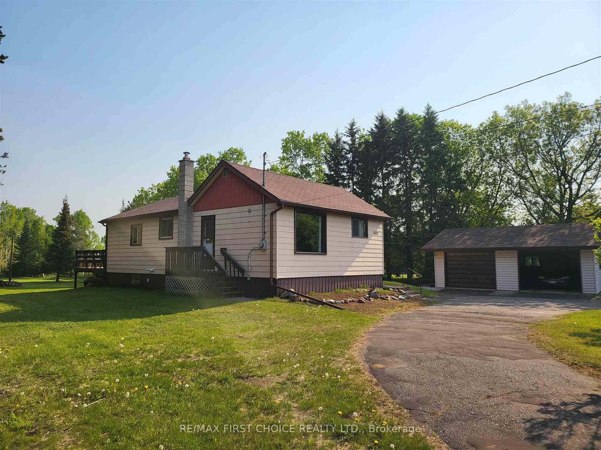 Photo 2 of 1805 Rosslyn Road, Thunder Bay, Rosslyn Road — HOMEH