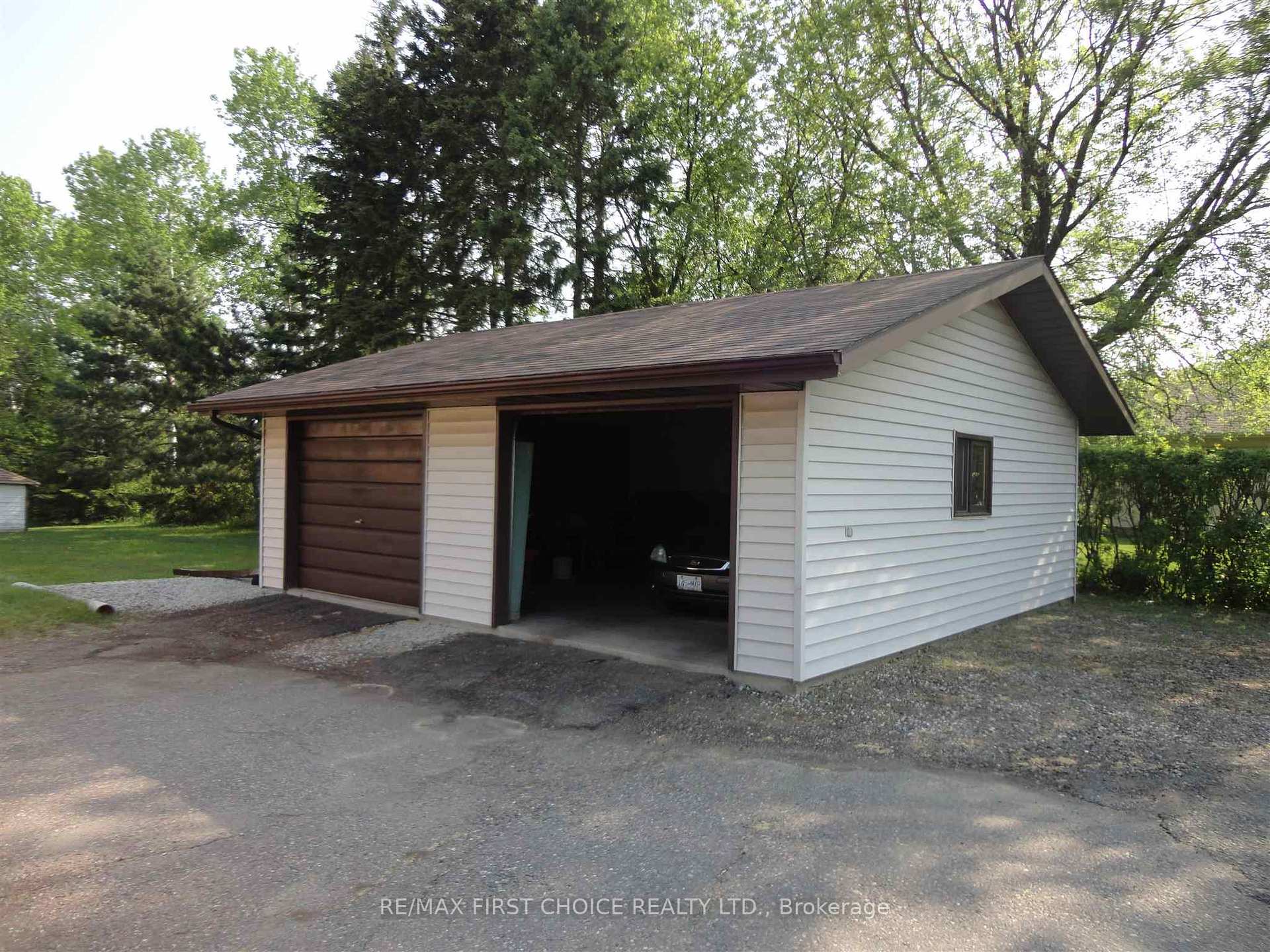 Photo 3 of 1805 Rosslyn Road, Thunder Bay, Rosslyn Road — HOMEH