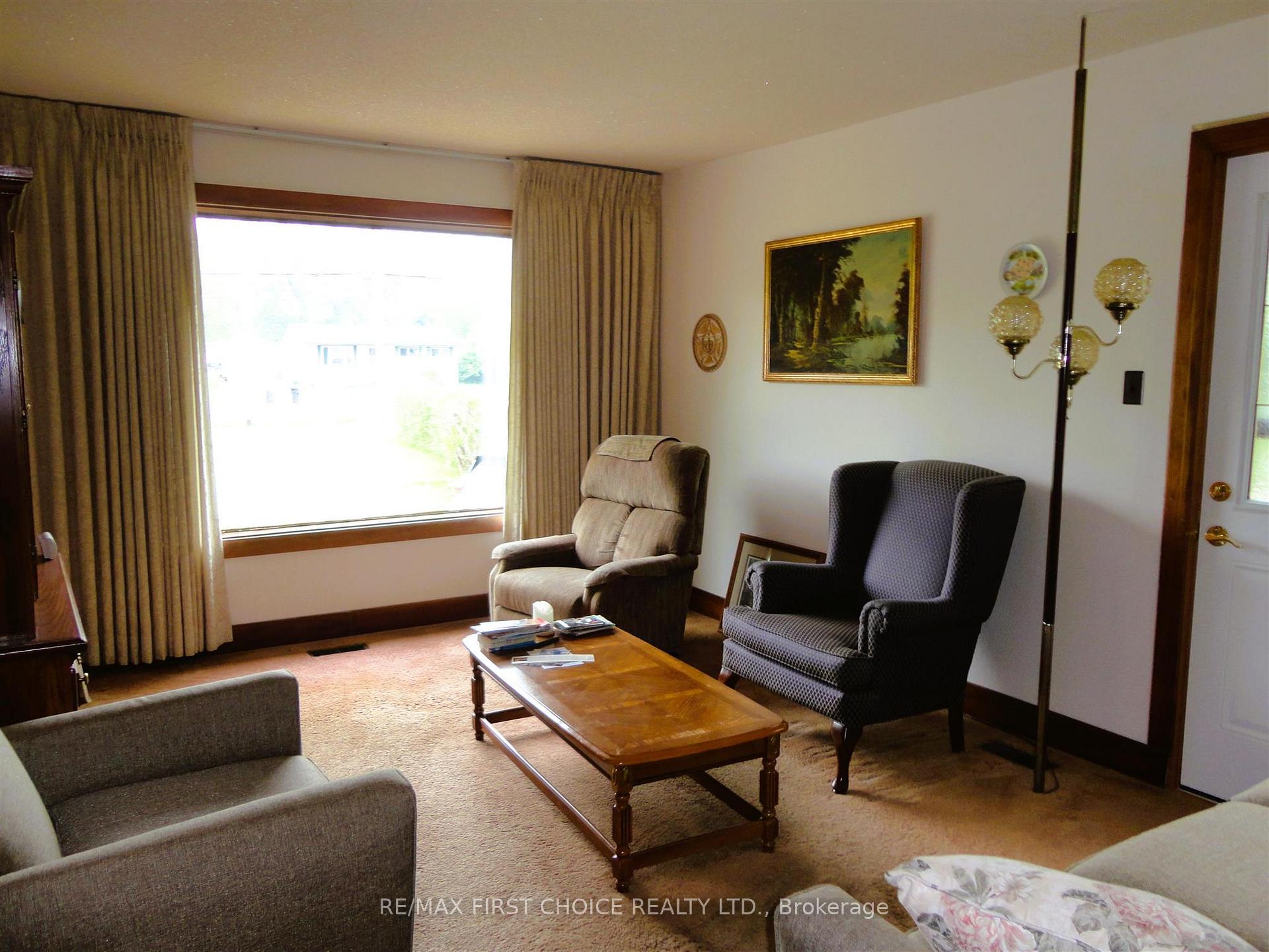Photo 9 of 1805 Rosslyn Road, Thunder Bay, Rosslyn Road — HOMEH