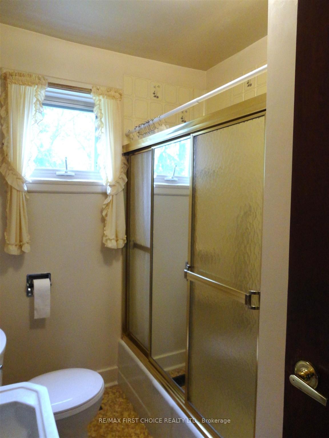 Photo 17 of 1805 Rosslyn Road, Thunder Bay, Rosslyn Road — HOMEH