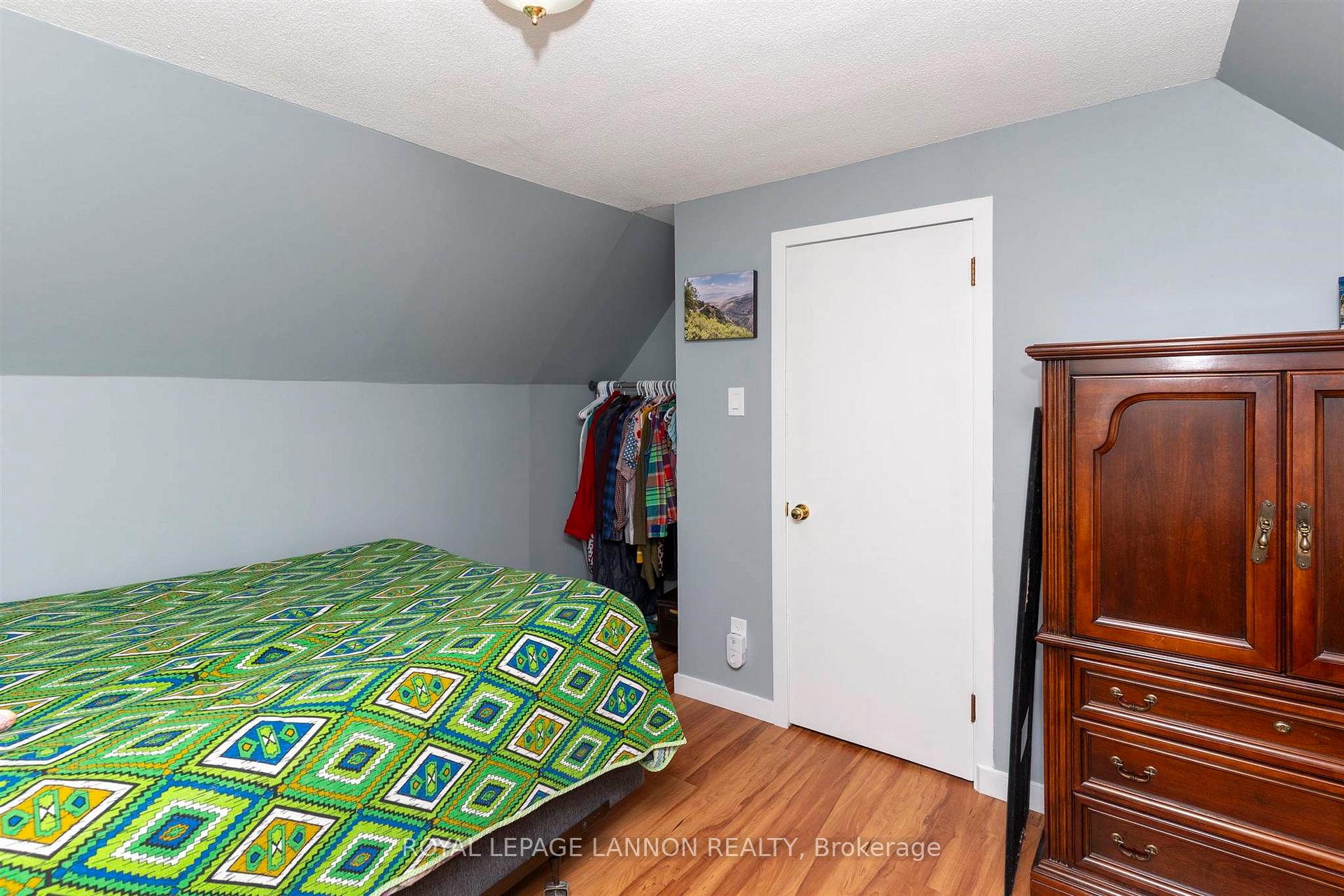 Photo 5 of 377 Leslie Avenue, Thunder Bay, Current River — HOMEH