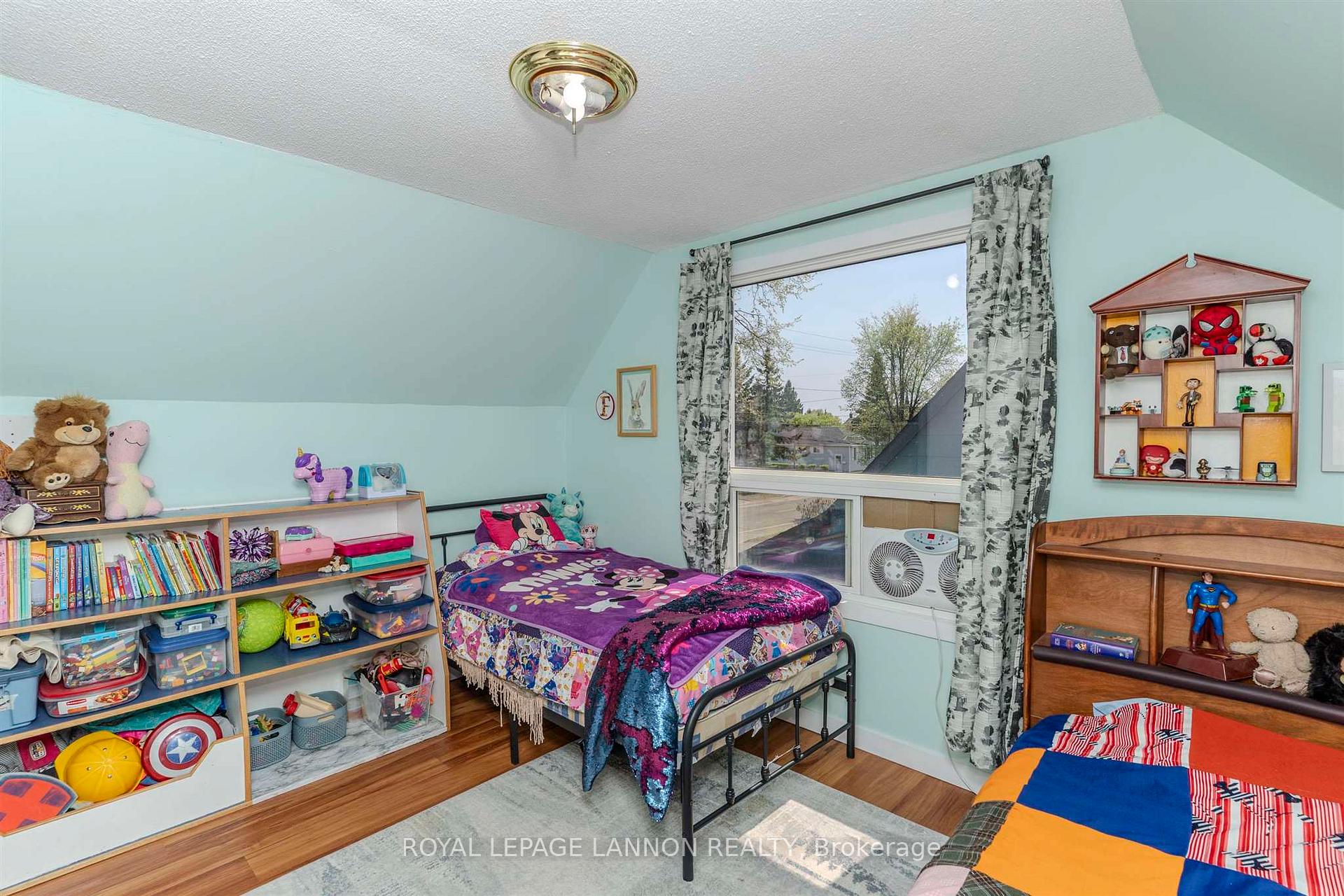 Photo 6 of 377 Leslie Avenue, Thunder Bay, Current River — HOMEH