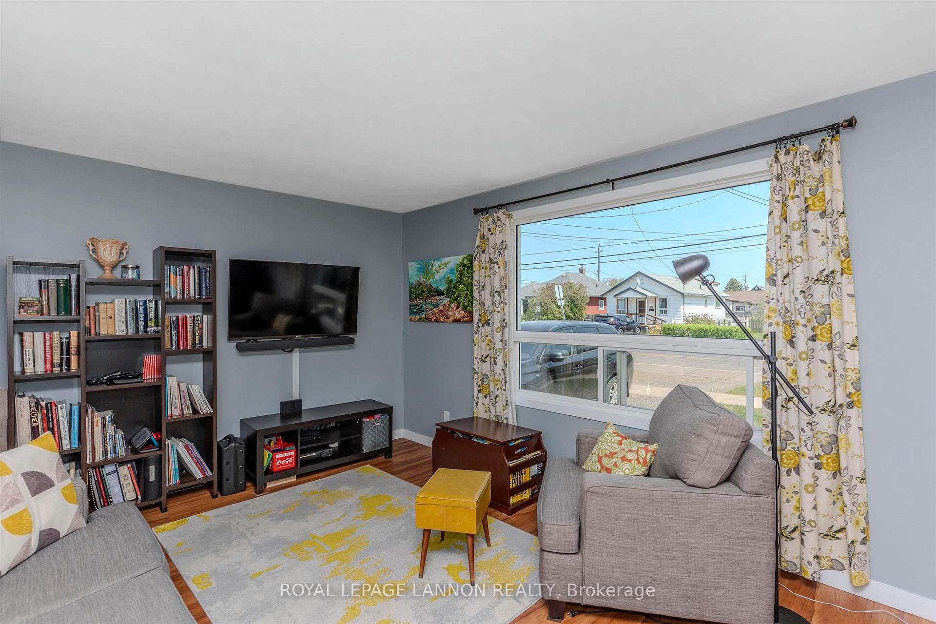 Photo 11 of 377 Leslie Avenue, Thunder Bay, Current River — HOMEH
