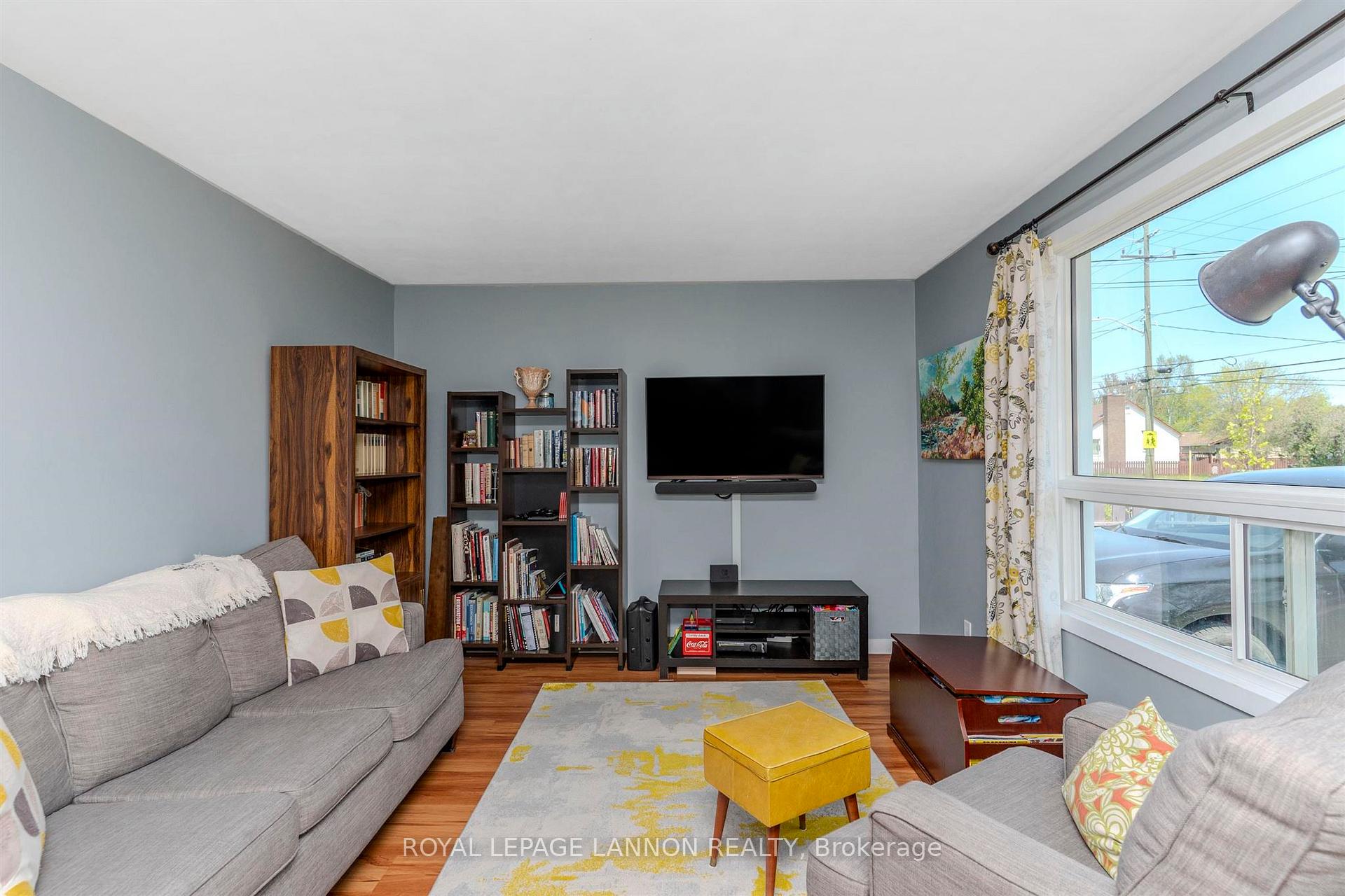 Photo 12 of 377 Leslie Avenue, Thunder Bay, Current River — HOMEH