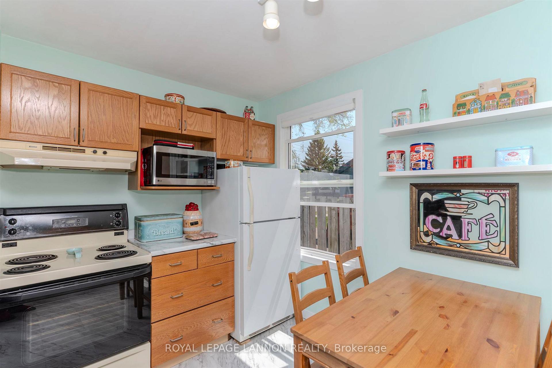 Photo 18 of 377 Leslie Avenue, Thunder Bay, Current River — HOMEH