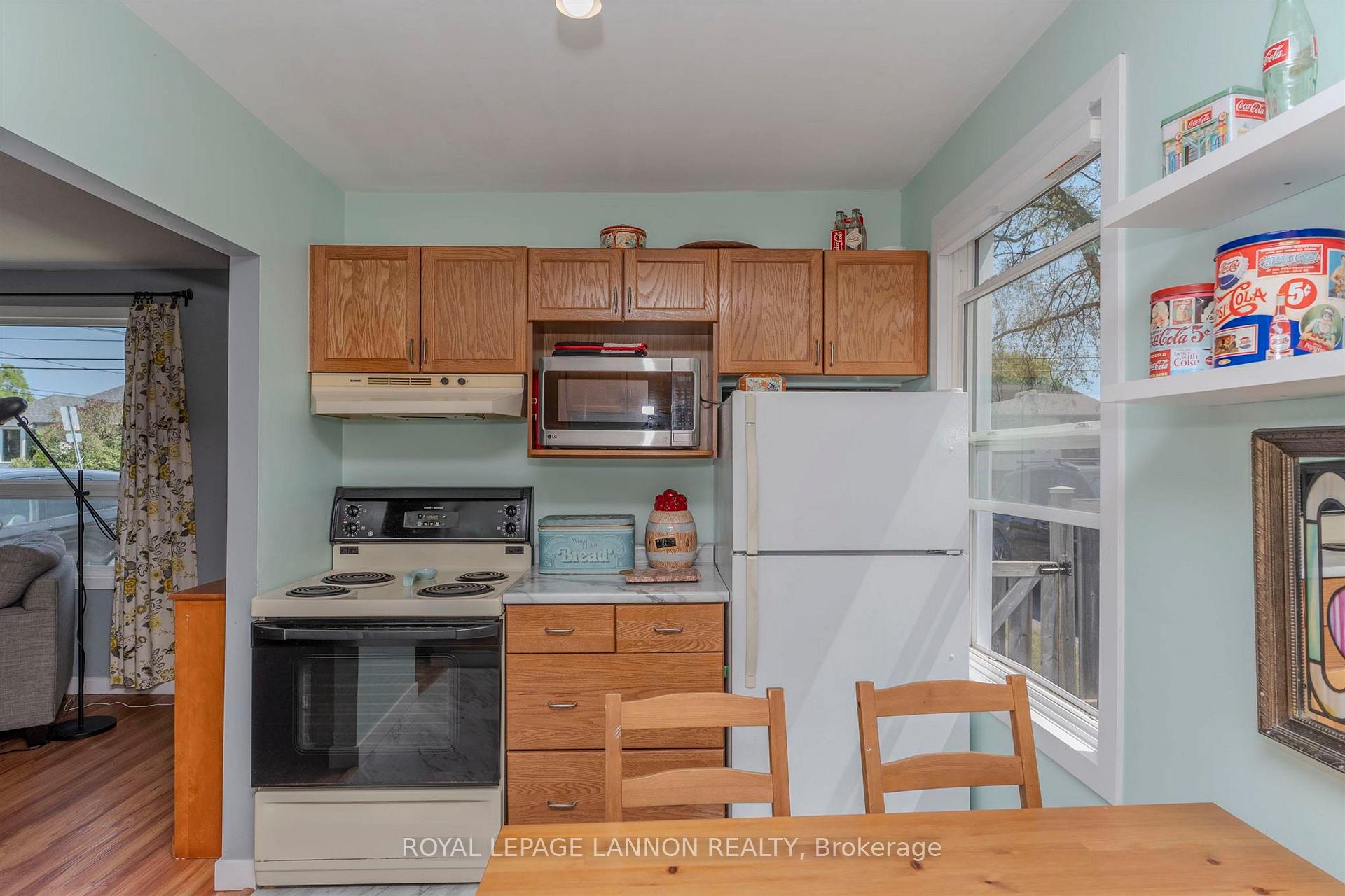 Photo 19 of 377 Leslie Avenue, Thunder Bay, Current River — HOMEH