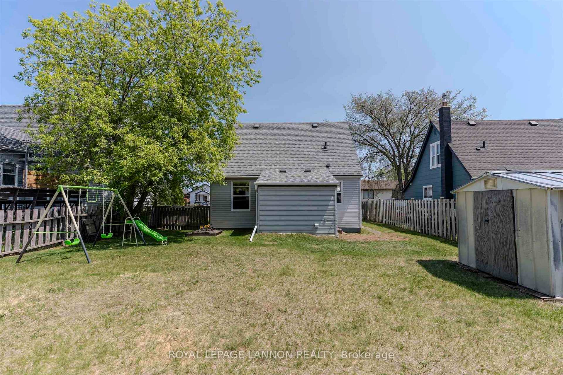 Photo 22 of 377 Leslie Avenue, Thunder Bay, Current River — HOMEH