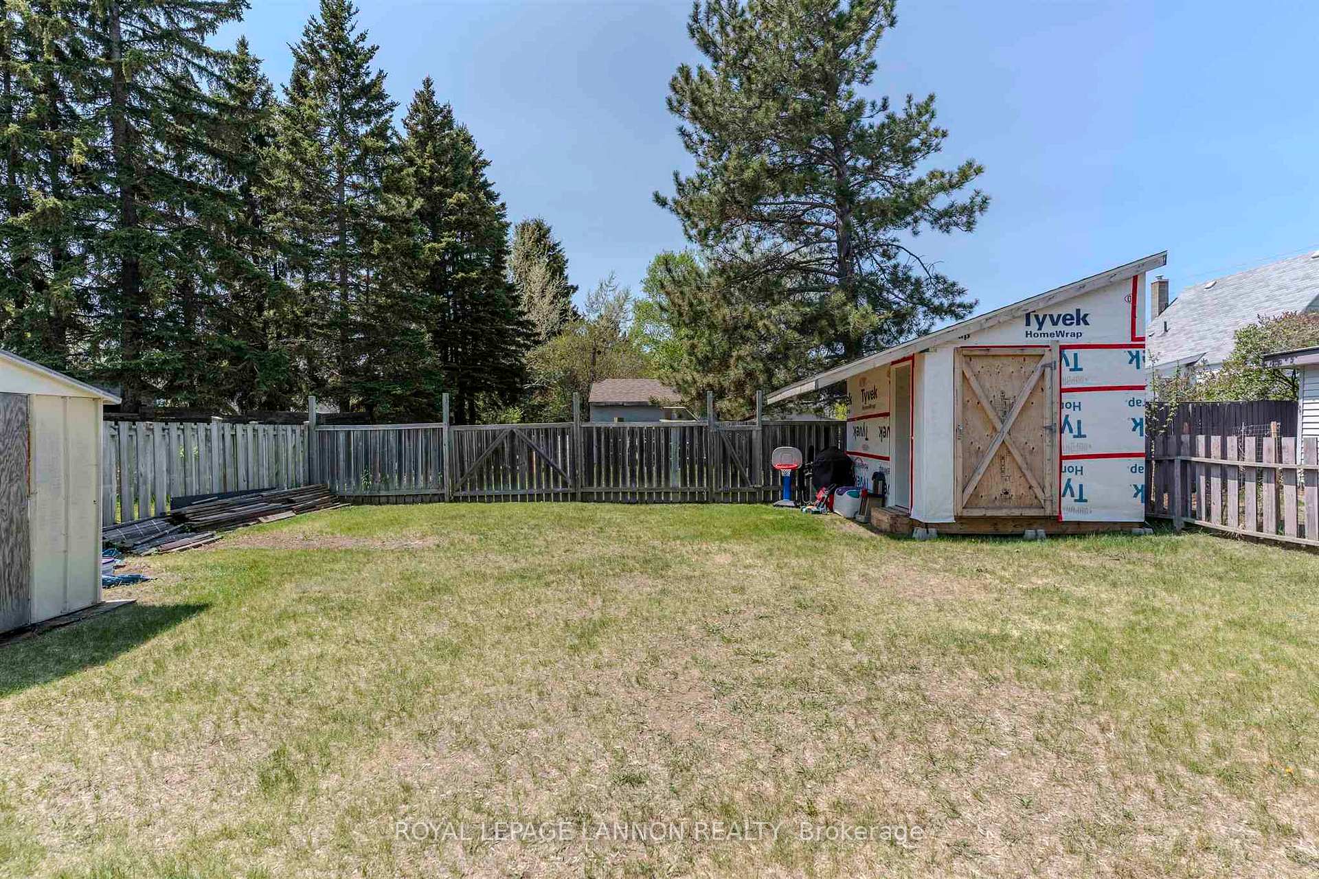 Photo 23 of 377 Leslie Avenue, Thunder Bay, Current River — HOMEH