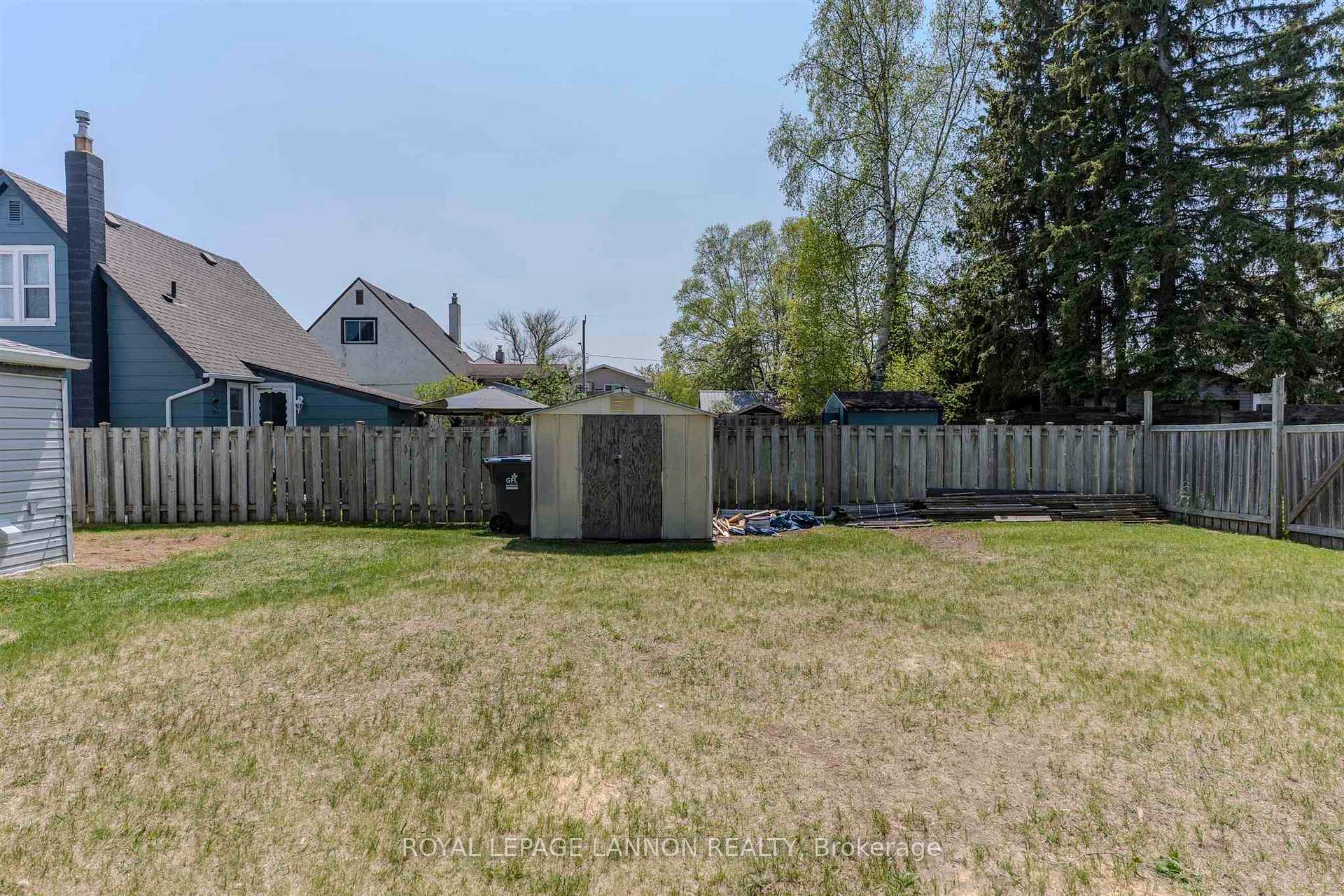 Photo 24 of 377 Leslie Avenue, Thunder Bay, Current River — HOMEH