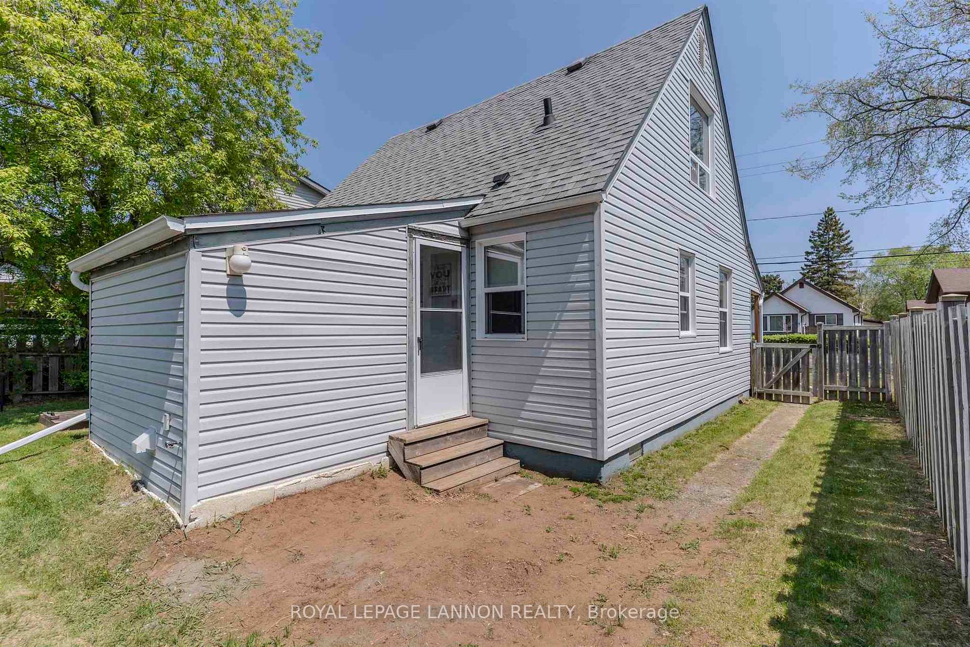 Photo 25 of 377 Leslie Avenue, Thunder Bay, Current River — HOMEH