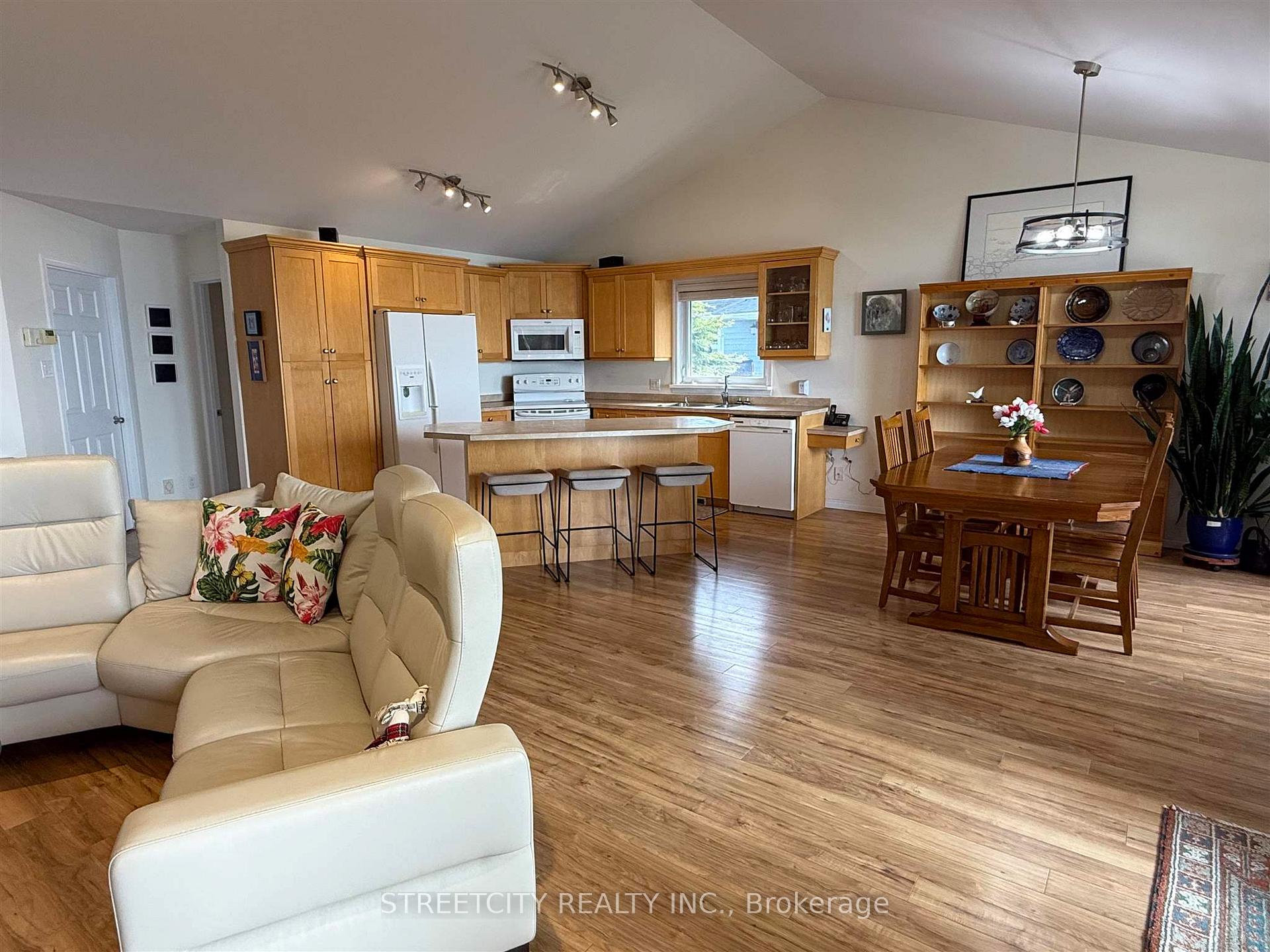 Photo 10 of 1329 Silver Beach Drive, Shuniah — HOMEH