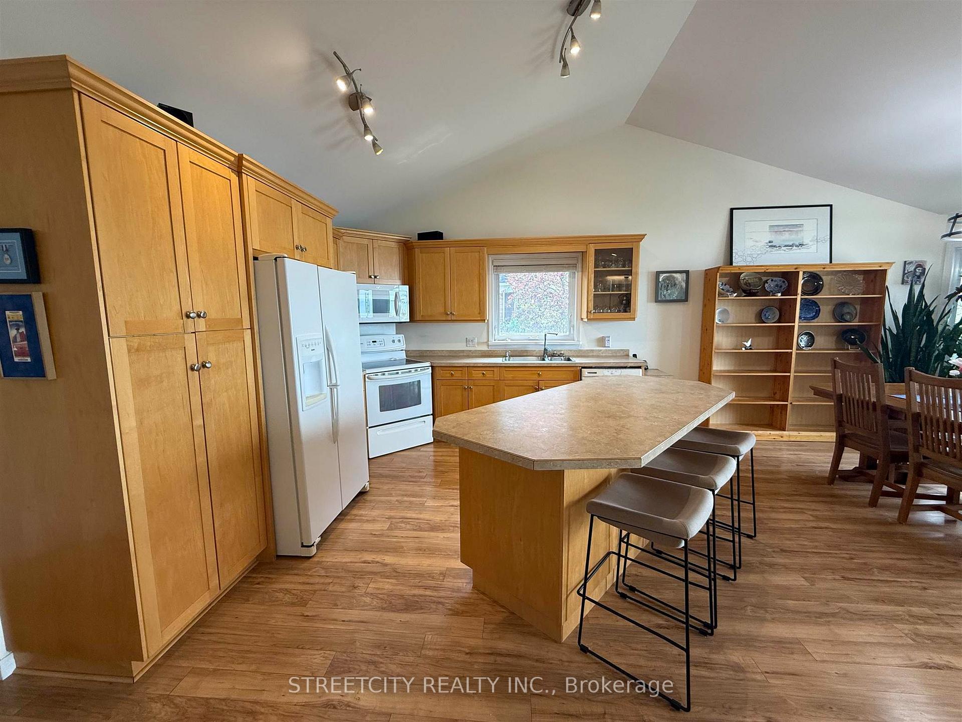 Photo 15 of 1329 Silver Beach Drive, Shuniah — HOMEH