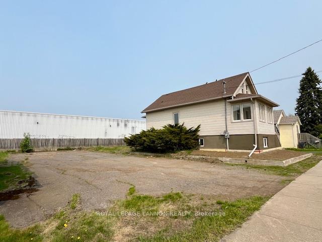Photo 3 of 630 Winnipeg Avenue, Thunder Bay, Court / Cumberland — HOMEH
