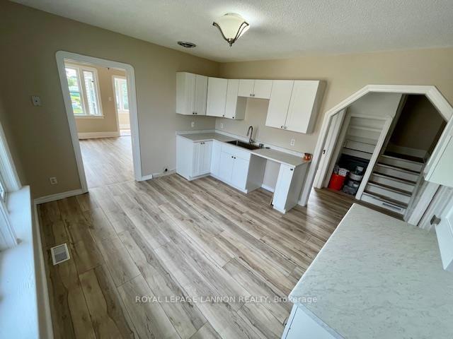 Photo 8 of 630 Winnipeg Avenue, Thunder Bay, Court / Cumberland — HOMEH