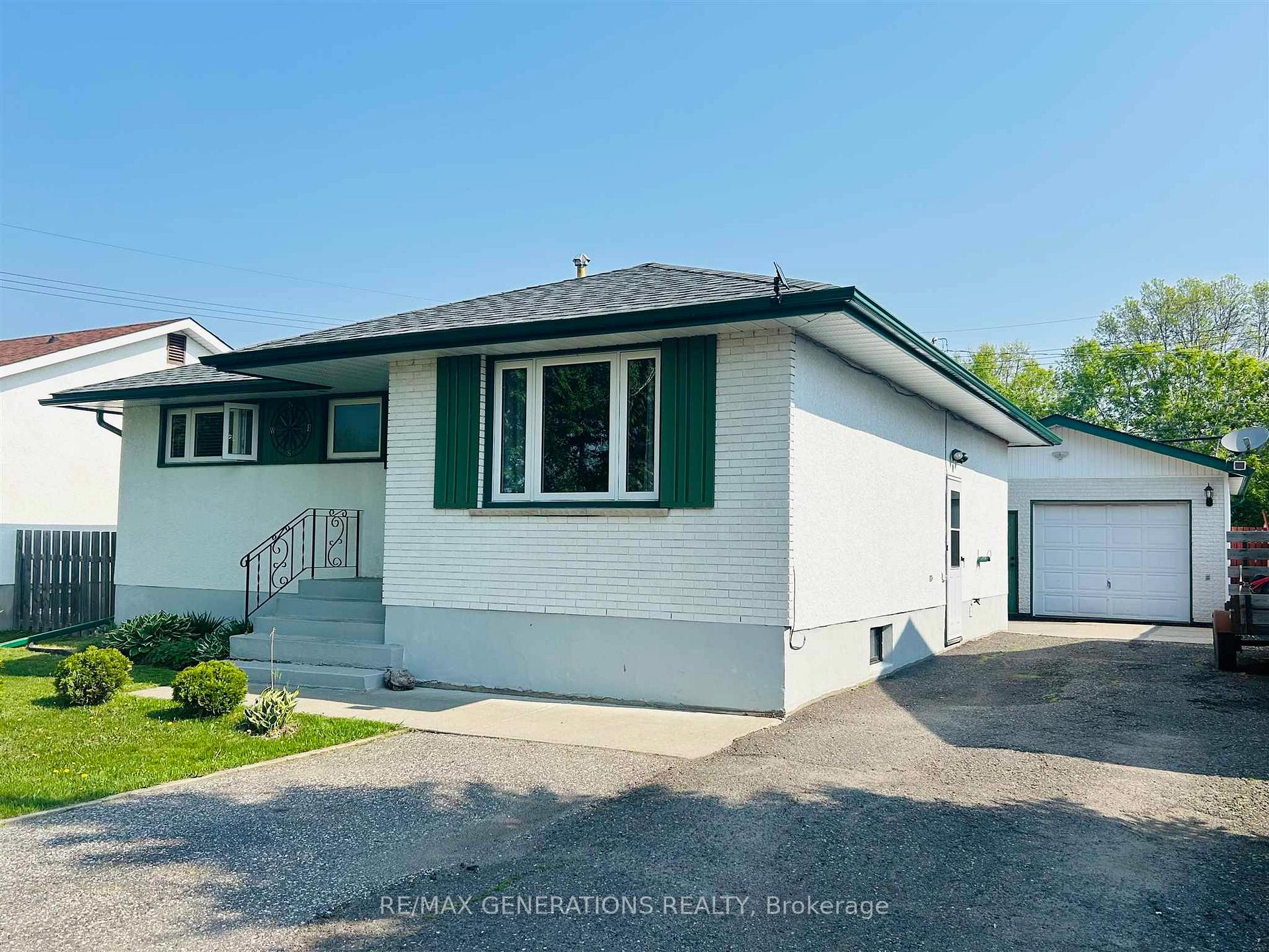 Photo 2 of 98 Phyllis Street, Thunder Bay, Forest Park — HOMEH