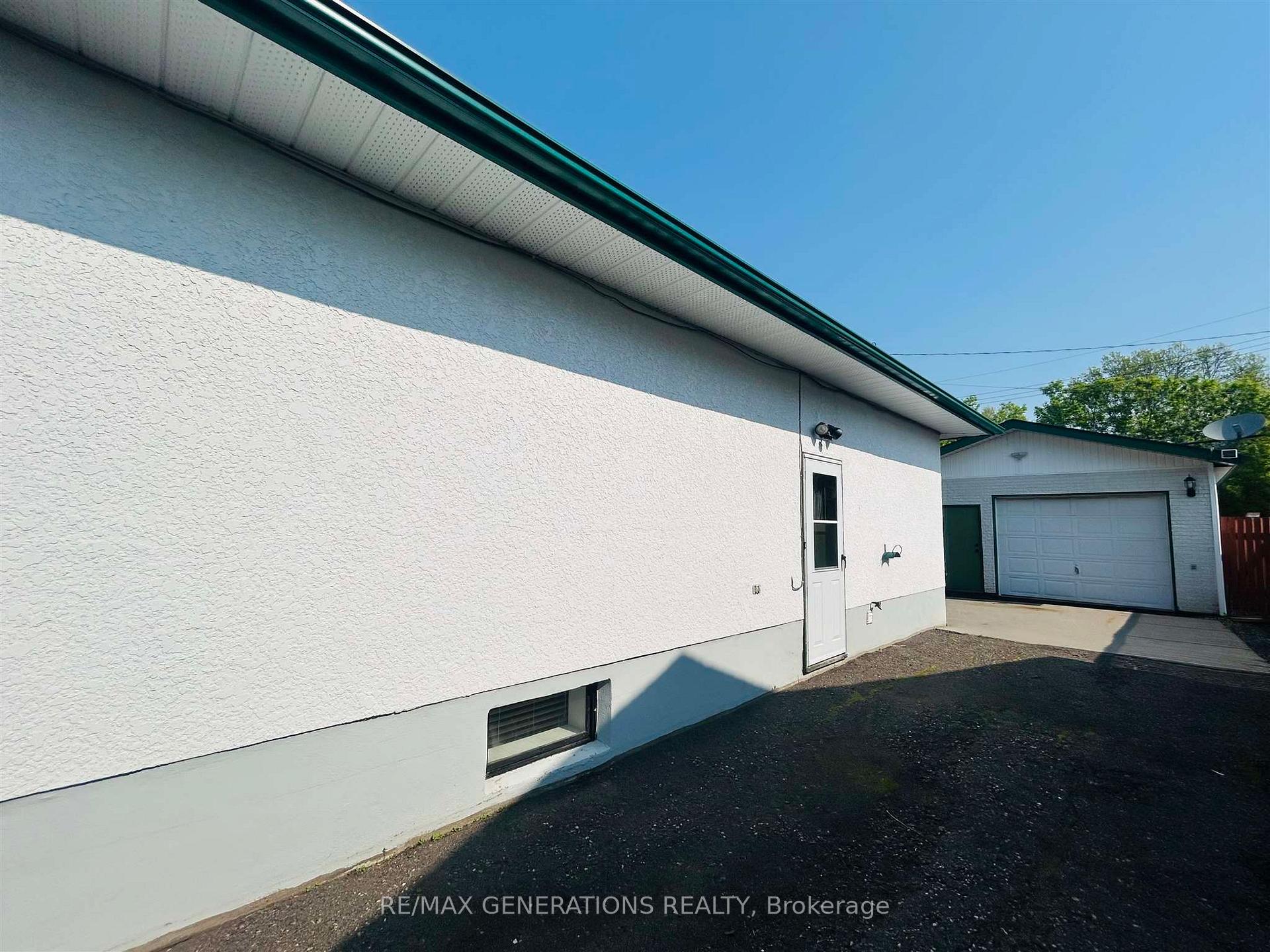 Photo 3 of 98 Phyllis Street, Thunder Bay, Forest Park — HOMEH