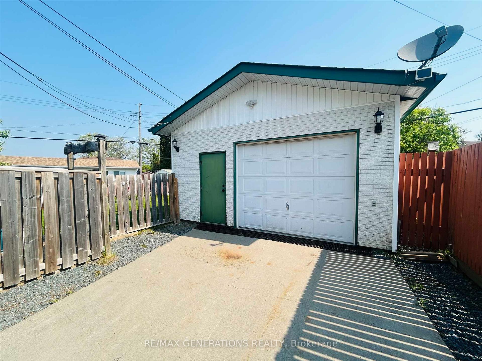 Photo 4 of 98 Phyllis Street, Thunder Bay, Forest Park — HOMEH