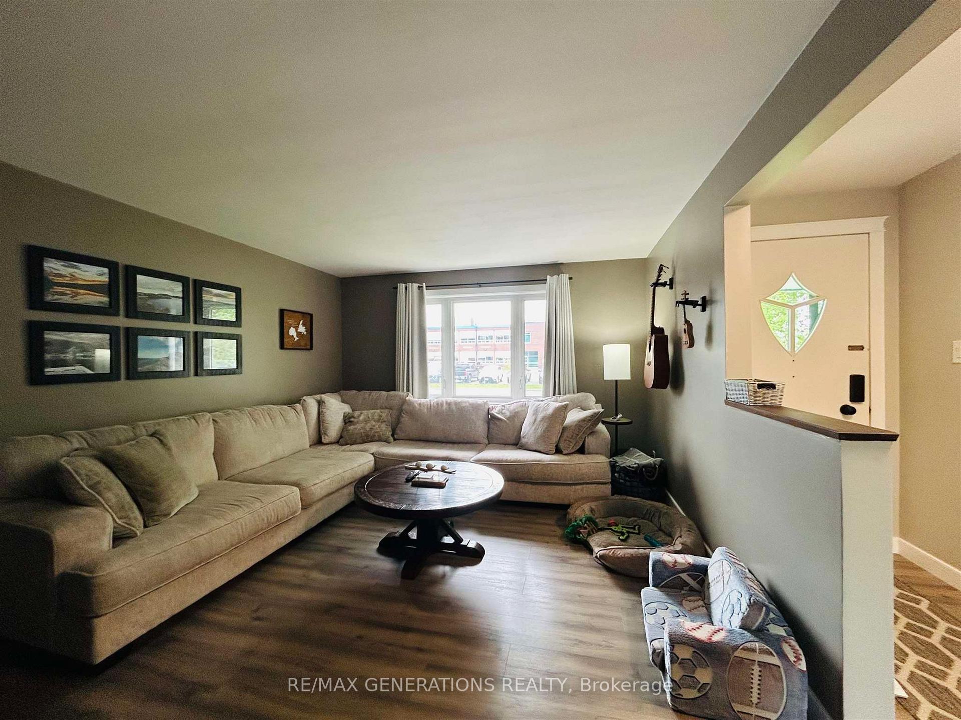 Photo 10 of 98 Phyllis Street, Thunder Bay, Forest Park — HOMEH