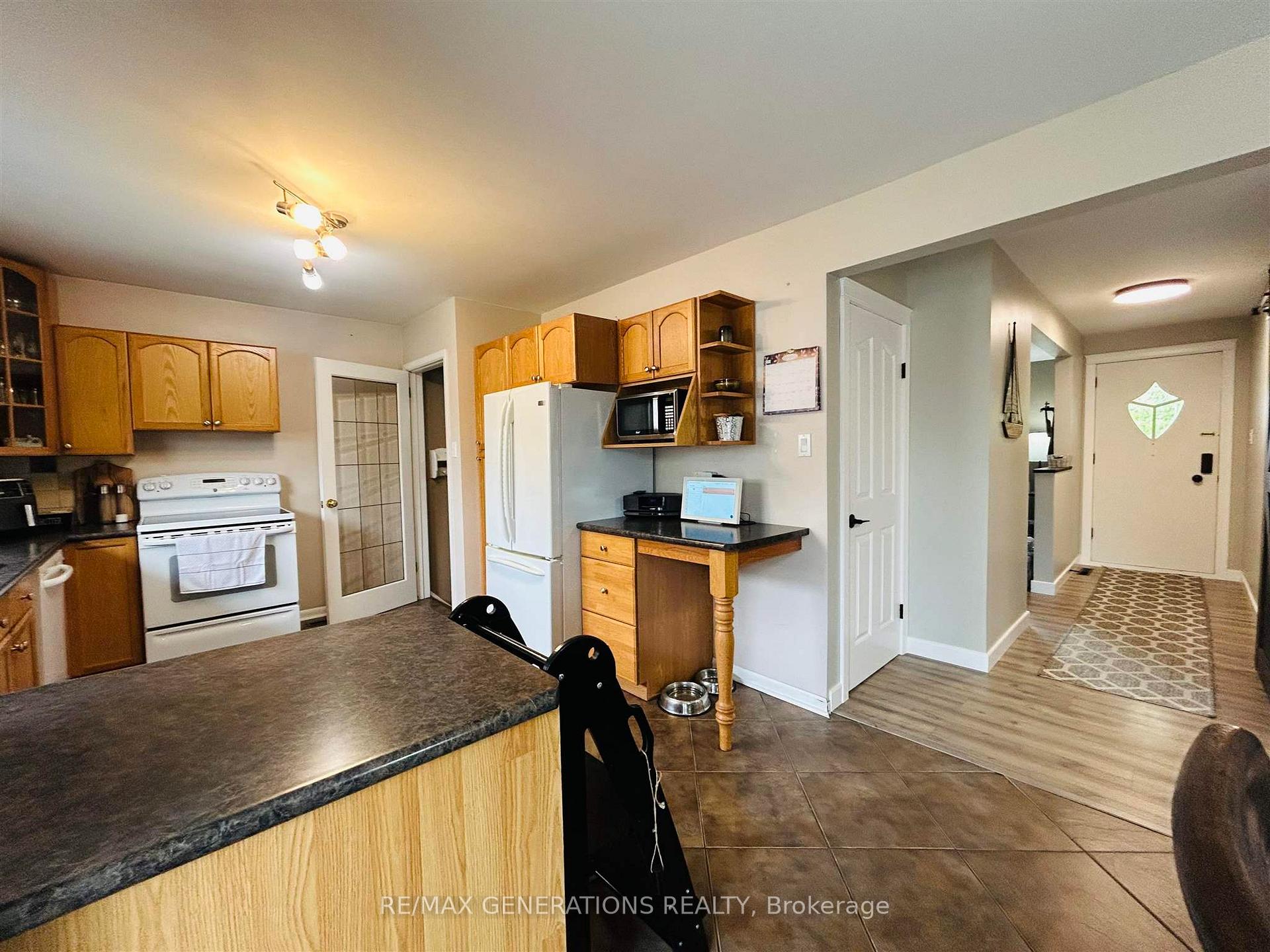 Photo 13 of 98 Phyllis Street, Thunder Bay, Forest Park — HOMEH