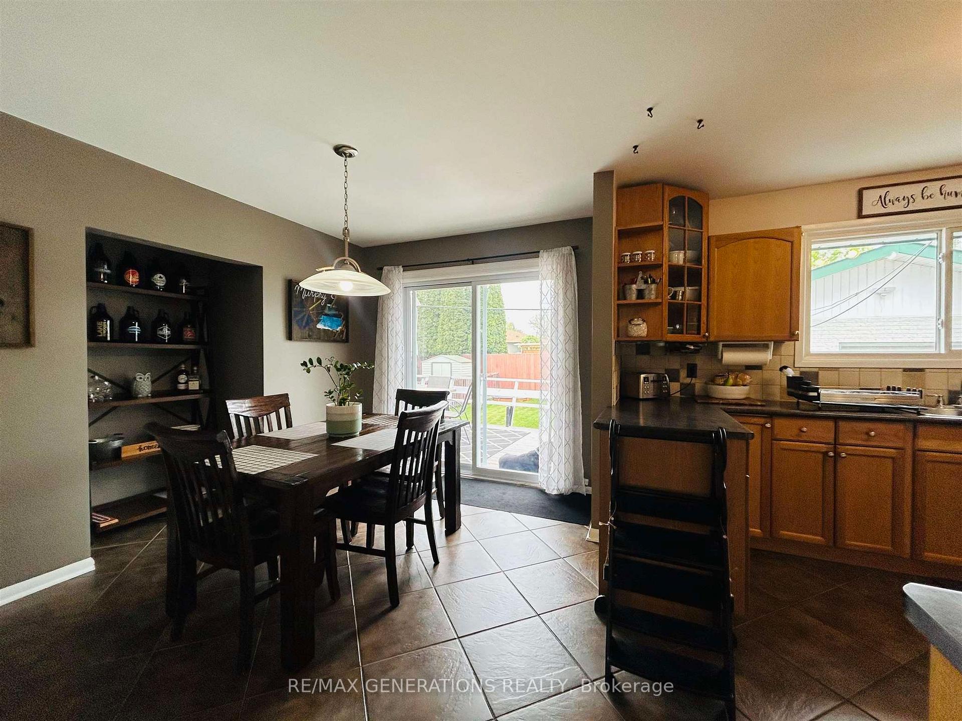 Photo 14 of 98 Phyllis Street, Thunder Bay, Forest Park — HOMEH