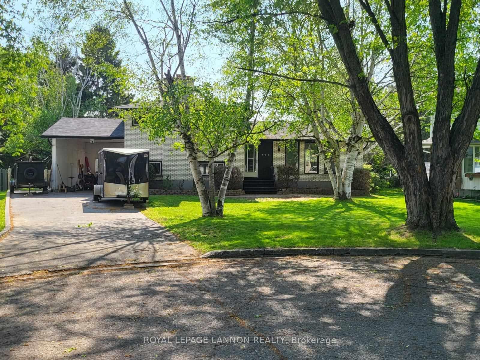 Photo 3 of 390 Lambton Pl., Thunder Bay, Northwood Park — HOMEH