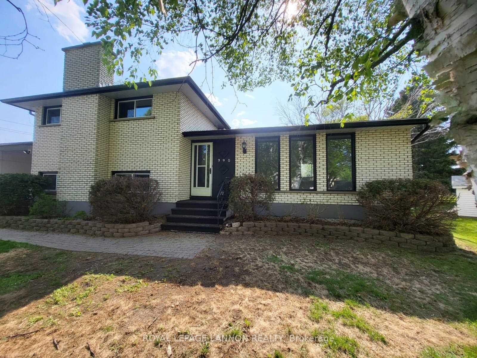 Photo 4 of 390 Lambton Pl., Thunder Bay, Northwood Park — HOMEH
