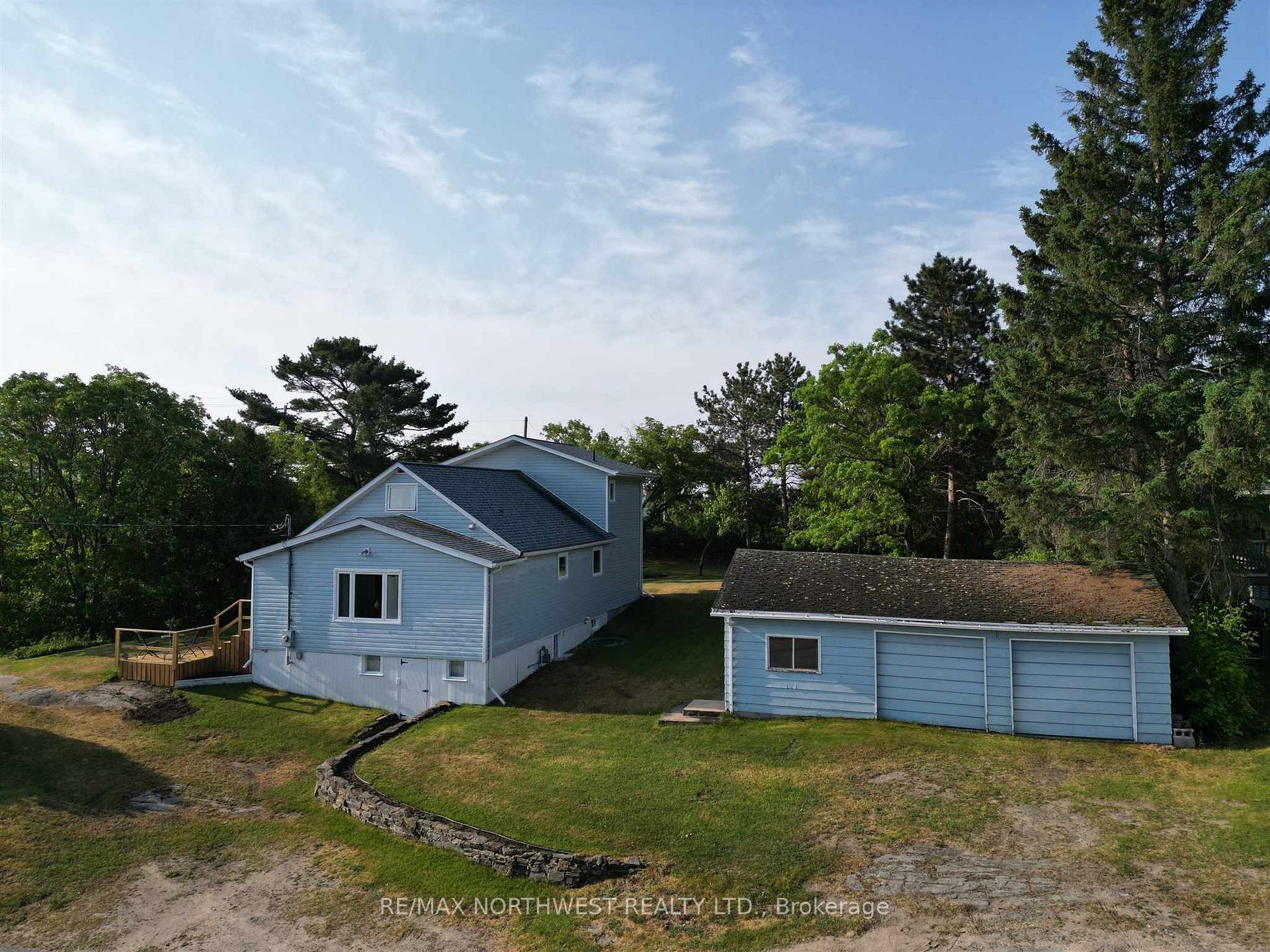 Photo 3 of 616 Sixth Street, Kenora, Keewatin — HOMEH