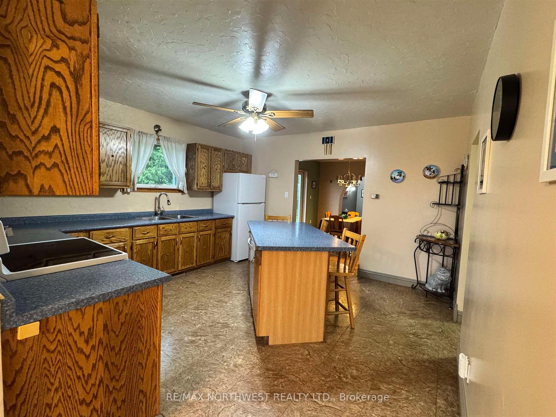 Photo 8 of 616 Sixth Street, Kenora, Keewatin — HOMEH