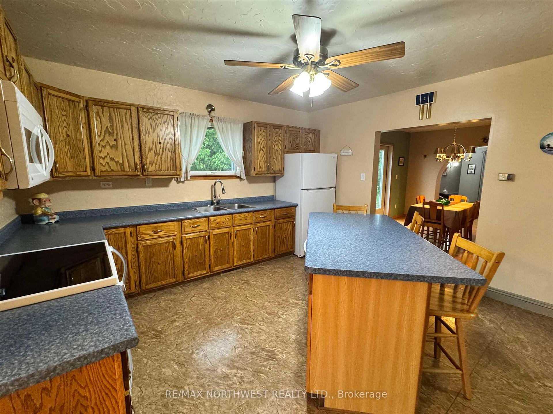 Photo 10 of 616 Sixth Street, Kenora, Keewatin — HOMEH