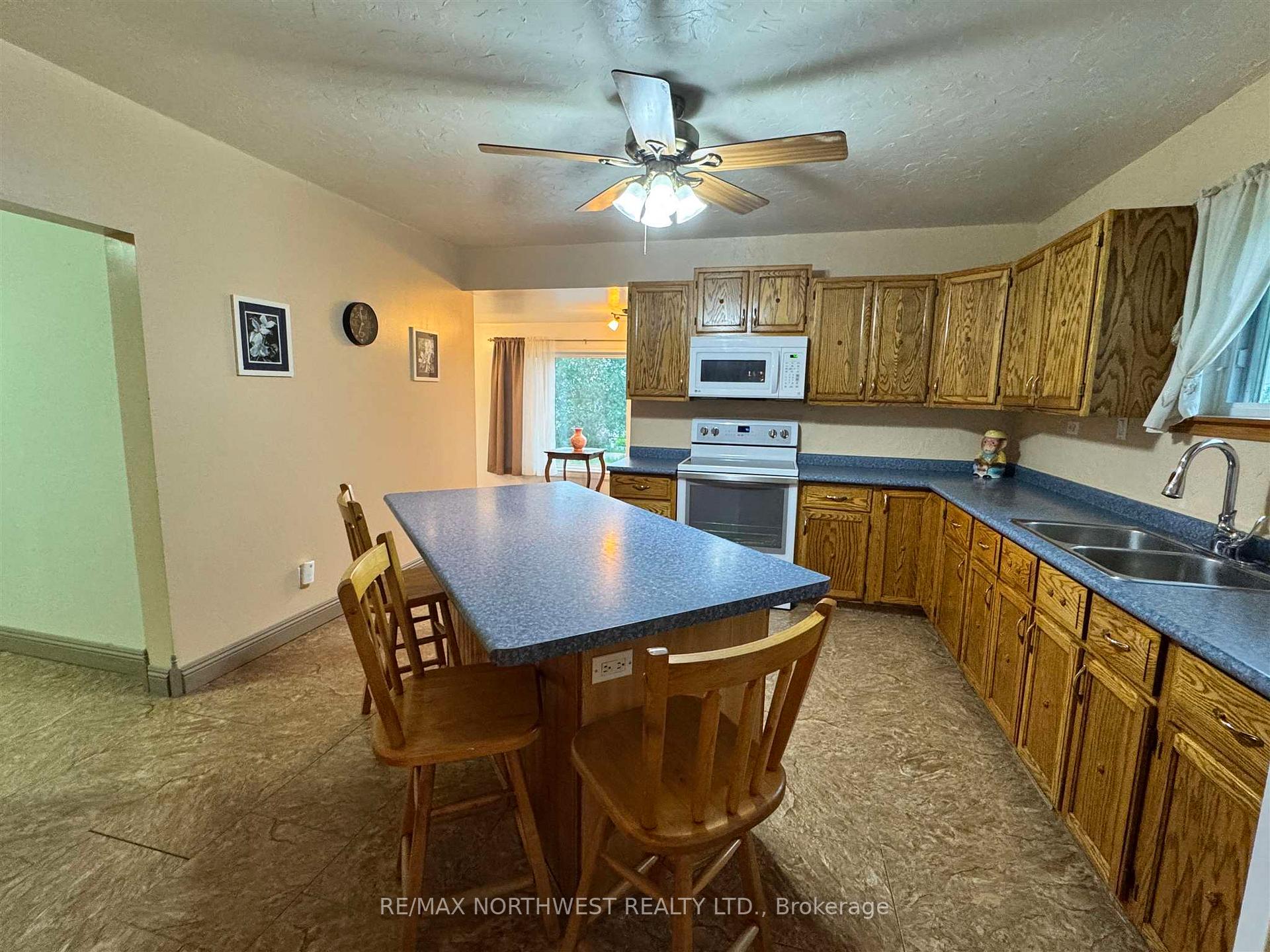 Photo 11 of 616 Sixth Street, Kenora, Keewatin — HOMEH