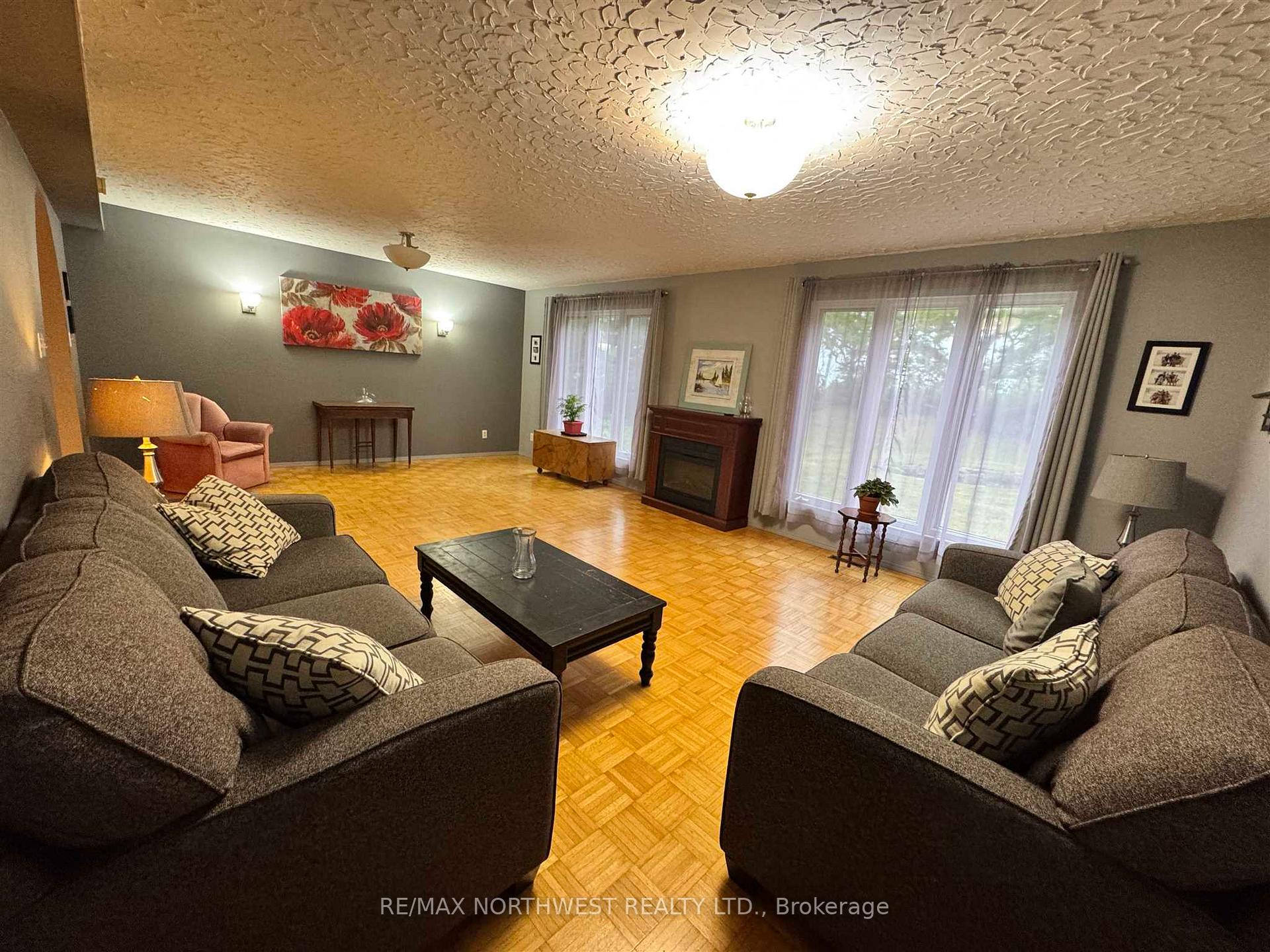 Photo 18 of 616 Sixth Street, Kenora, Keewatin — HOMEH