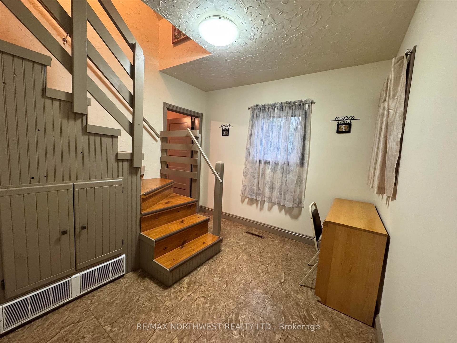 Photo 22 of 616 Sixth Street, Kenora, Keewatin — HOMEH