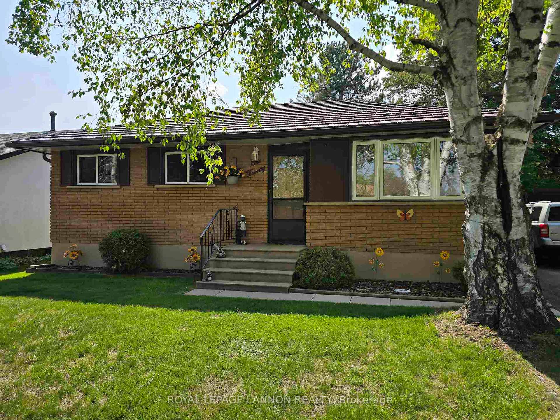 Photo 1 of 120 Black Bay Crescent, Thunder Bay, Current River — HOMEH
