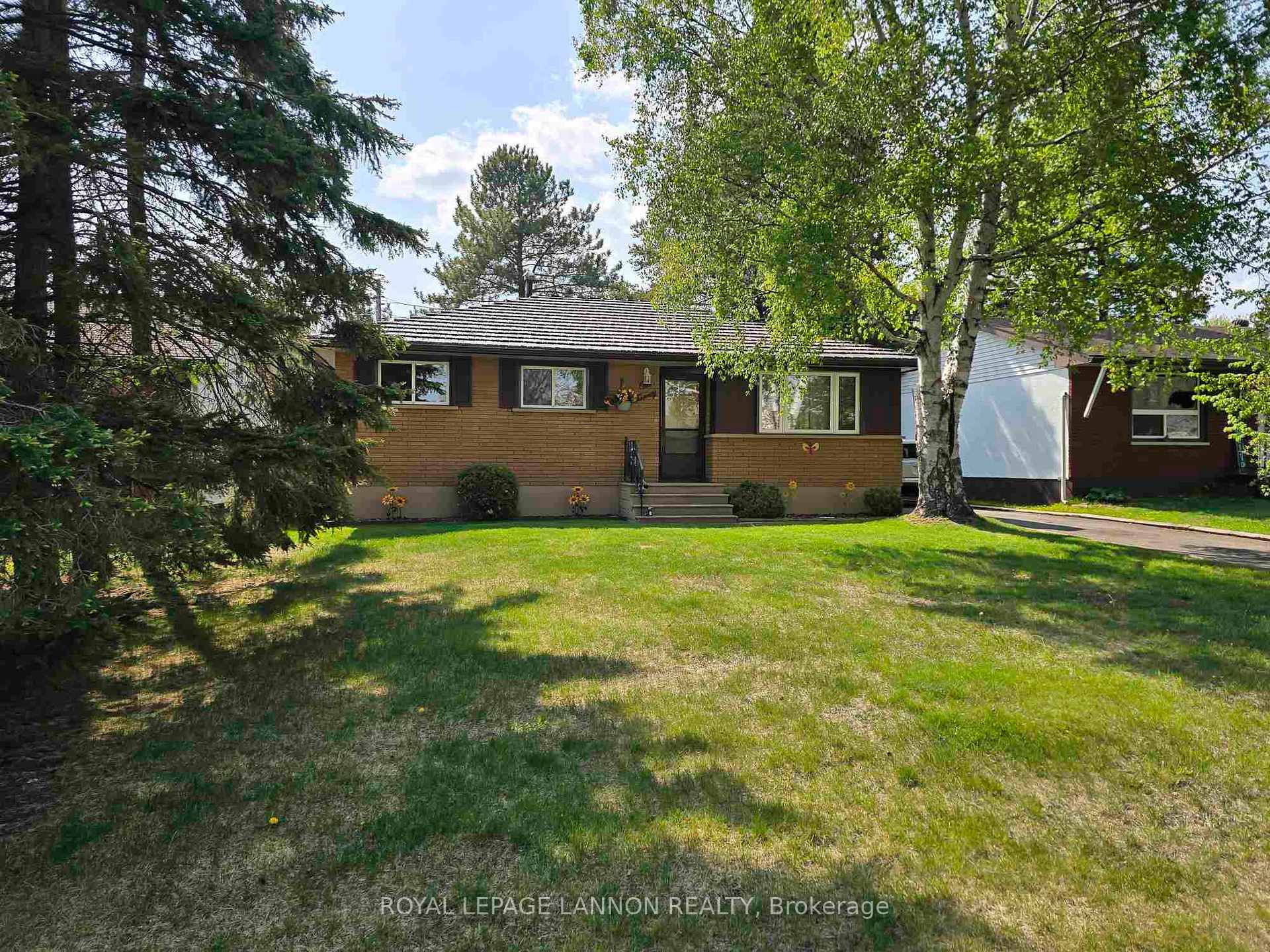 Photo 2 of 120 Black Bay Crescent, Thunder Bay, Current River — HOMEH