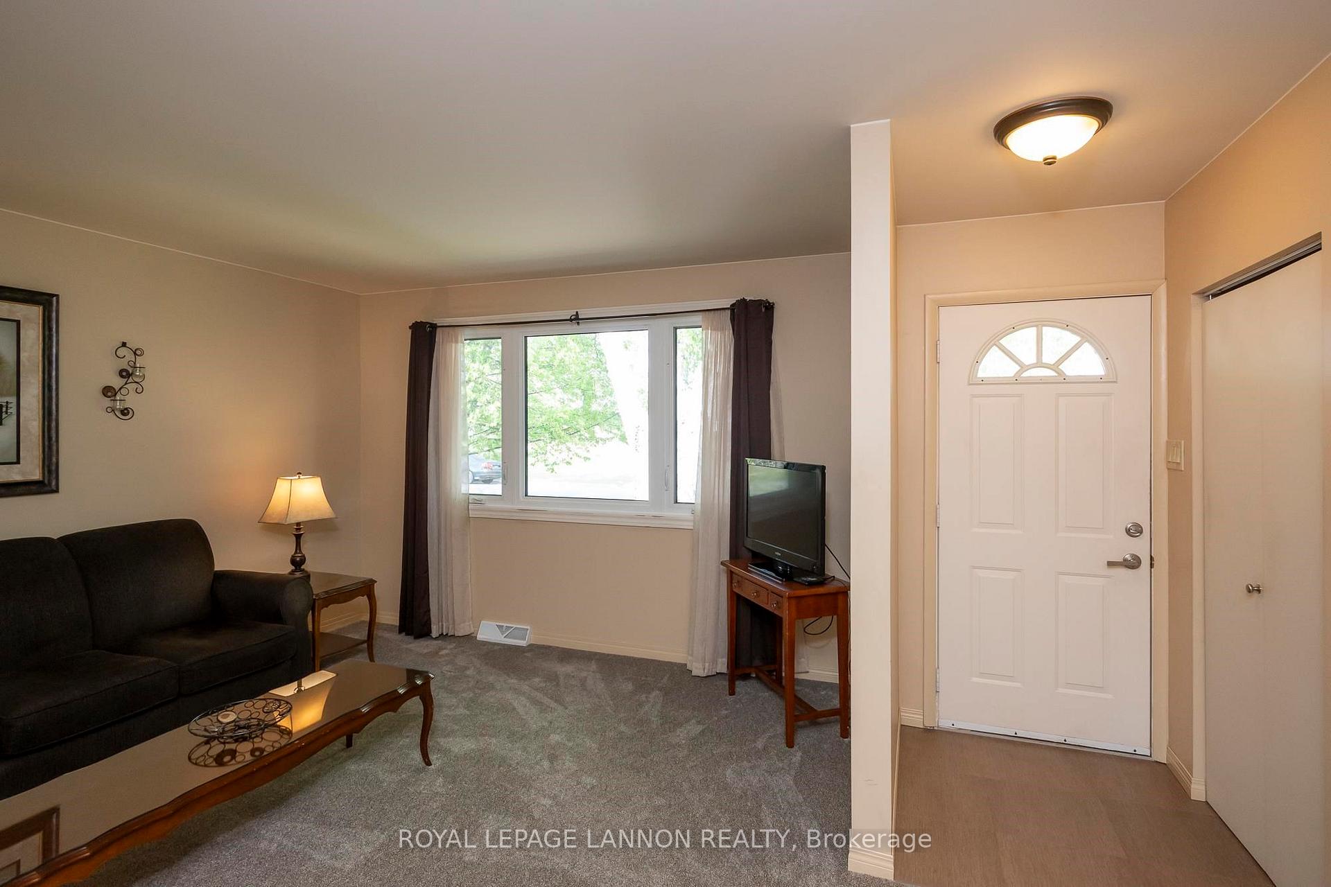 Photo 3 of 120 Black Bay Crescent, Thunder Bay, Current River — HOMEH