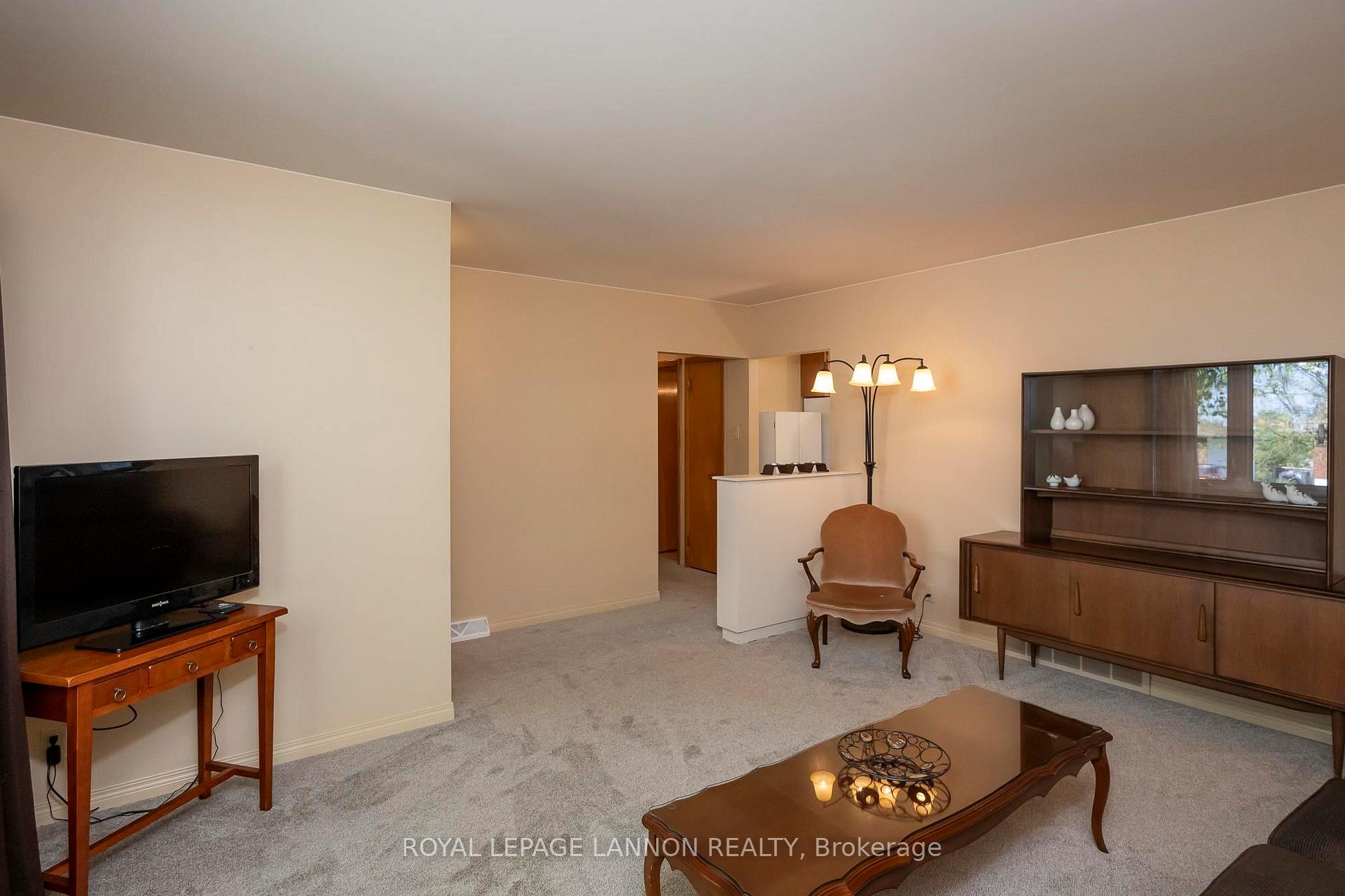 Photo 9 of 120 Black Bay Crescent, Thunder Bay, Current River — HOMEH