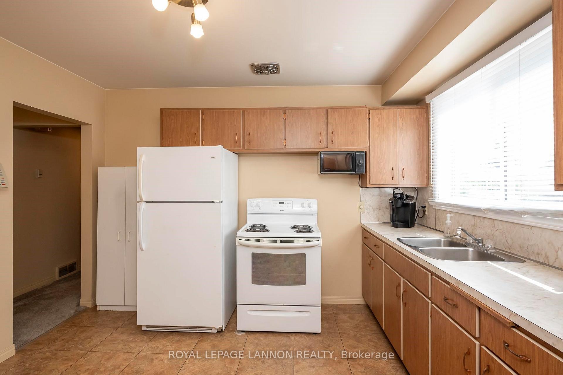 Photo 11 of 120 Black Bay Crescent, Thunder Bay, Current River — HOMEH