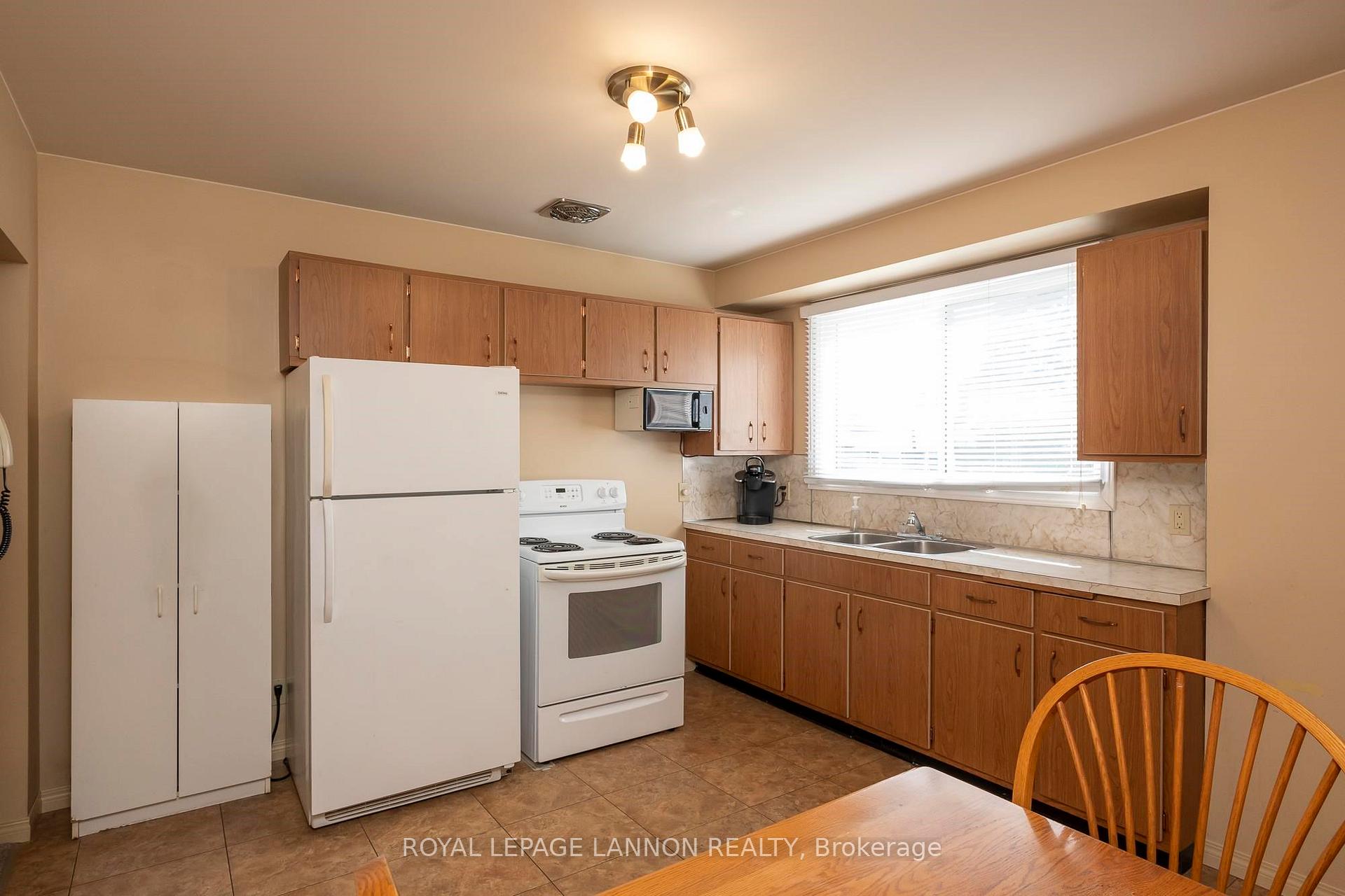 Photo 14 of 120 Black Bay Crescent, Thunder Bay, Current River — HOMEH